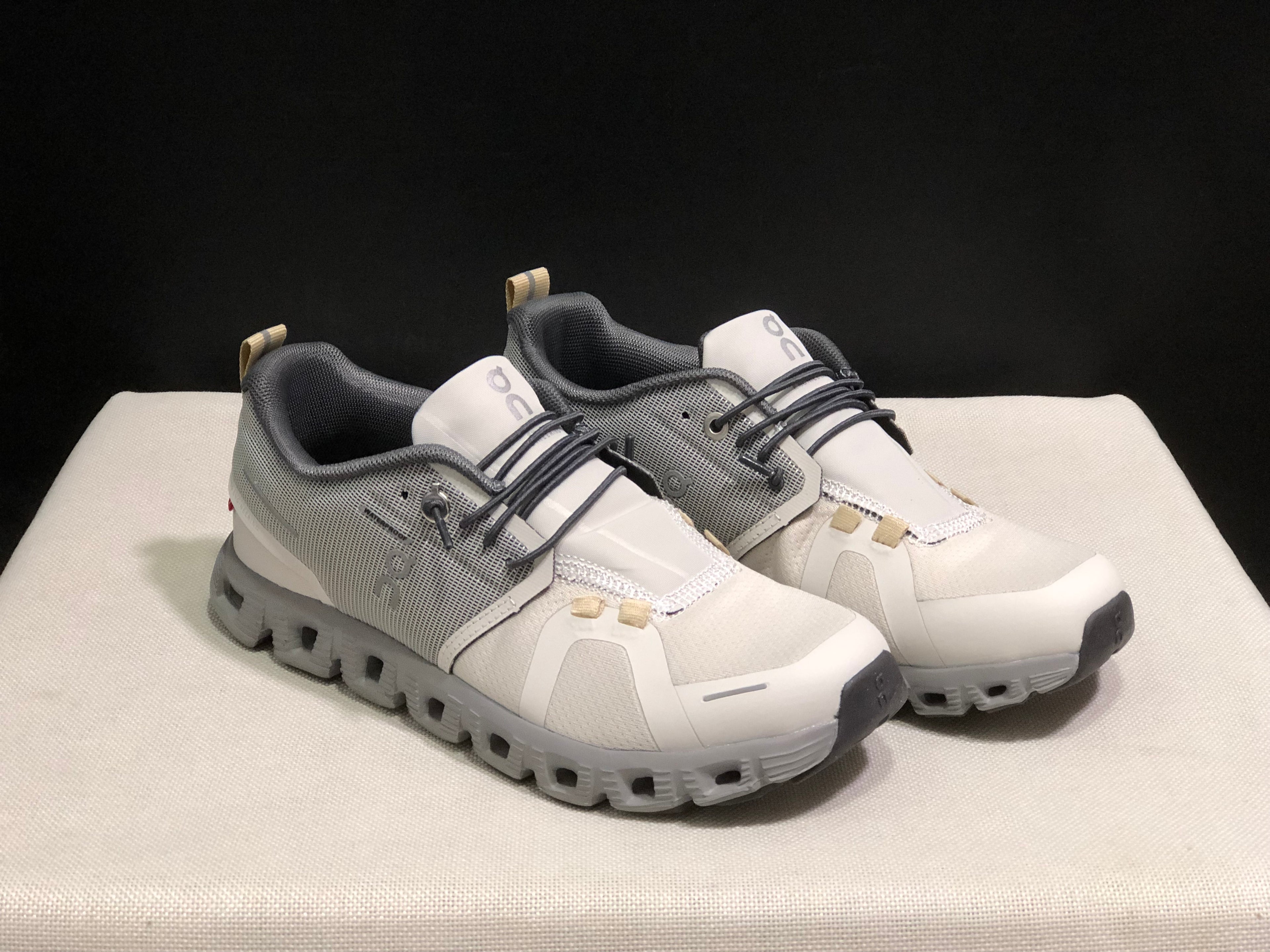 On Running Cloud 5 Lightweight Running Shoes Ivory White/Light Grey