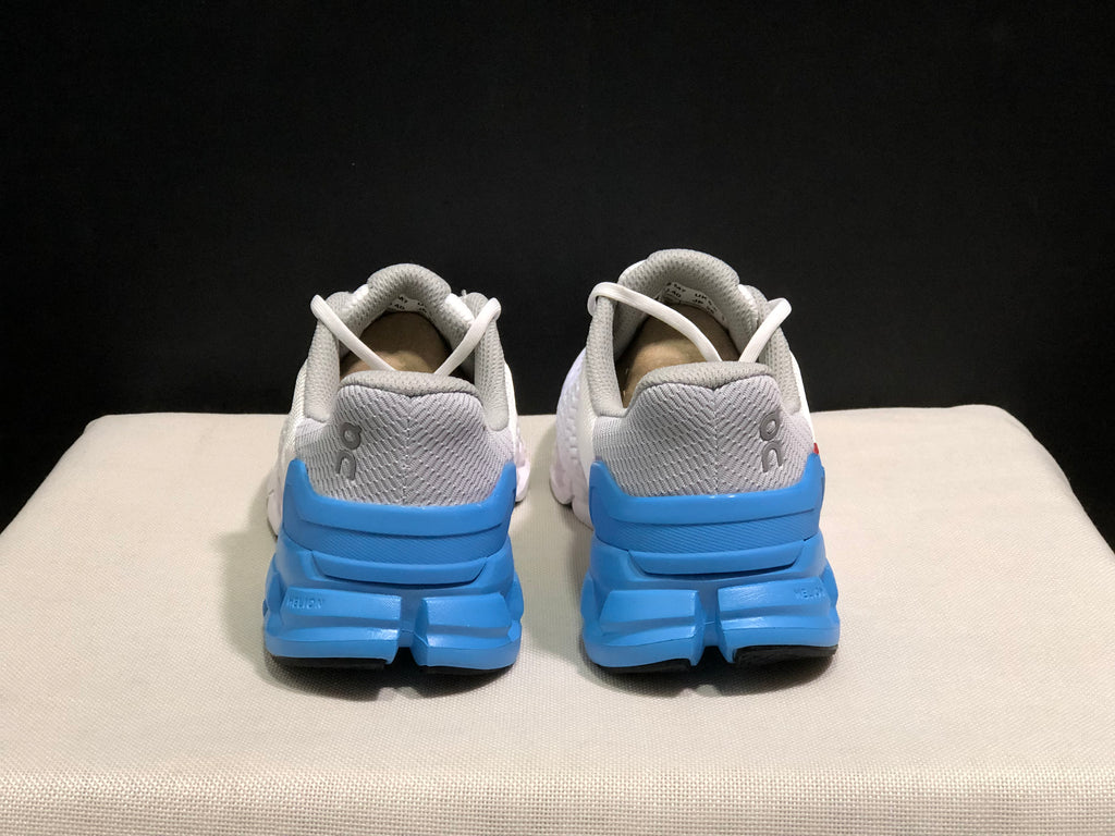 On Running Cloudflyer Shock-Absorbing Running Shoes White/Light Grey/Blue