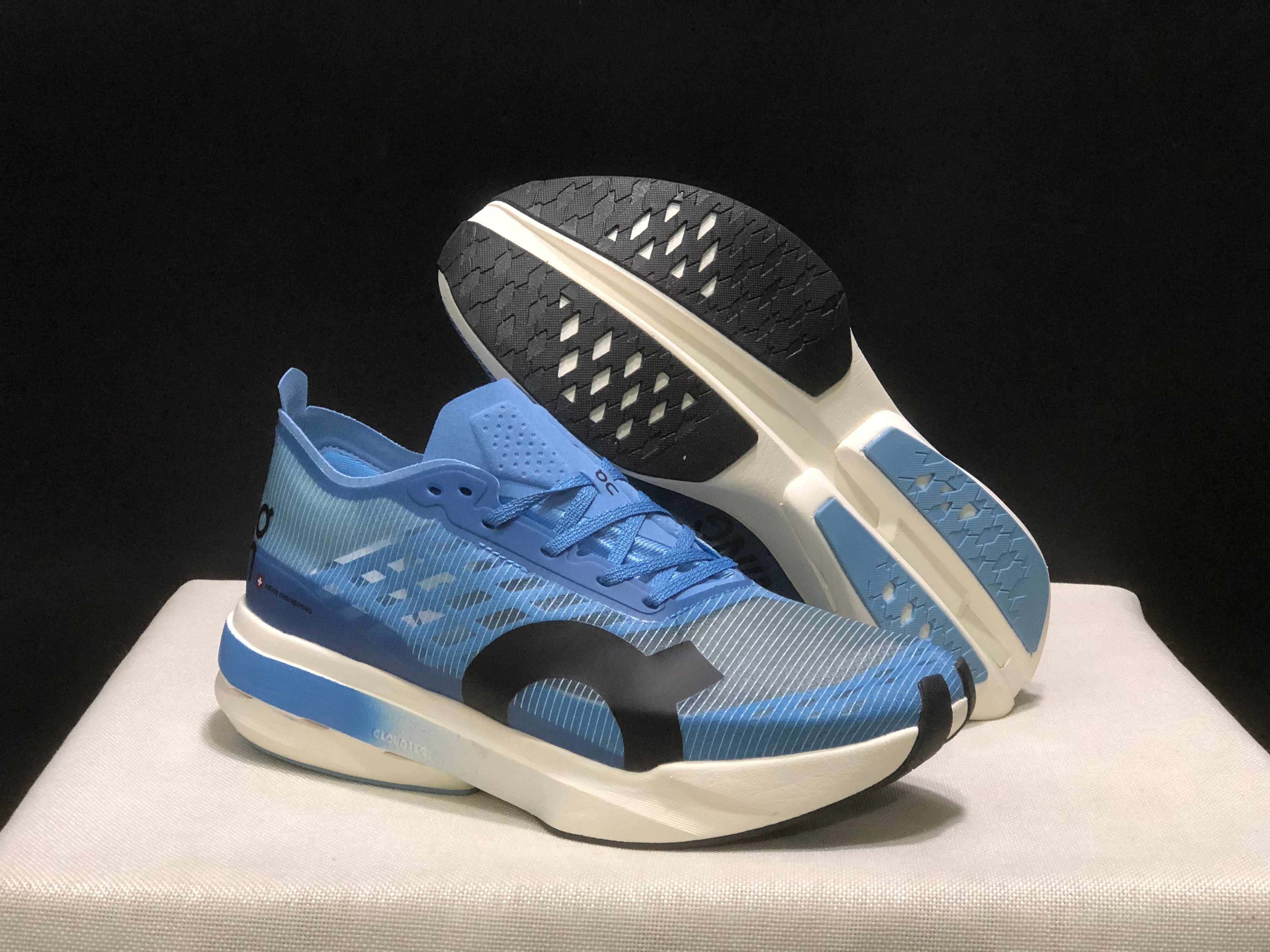 On Running Cloudspike Amplius Shock-Absorbing And Wear-Resistant Marathon Road Running Shoes Blue