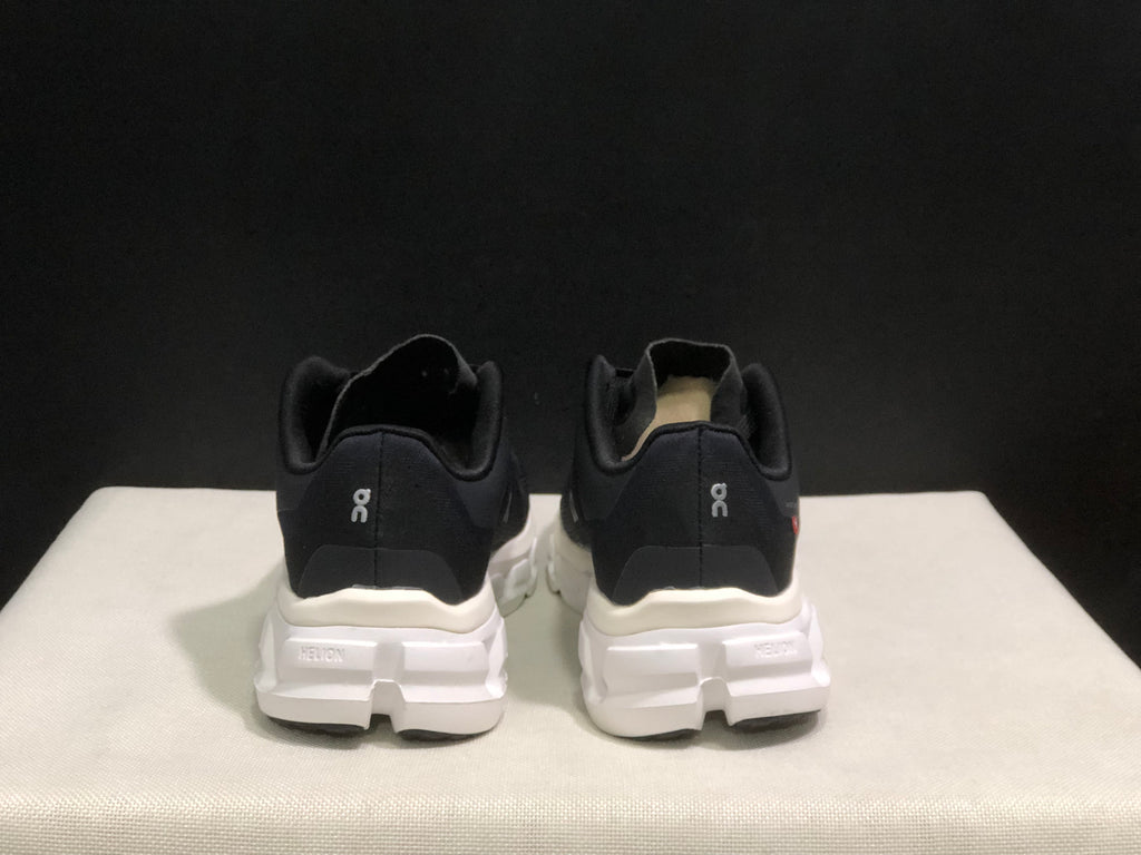 On Running Cloudflow 4 Shock-Absorbing And Wear-Resistant Black Running Shoes