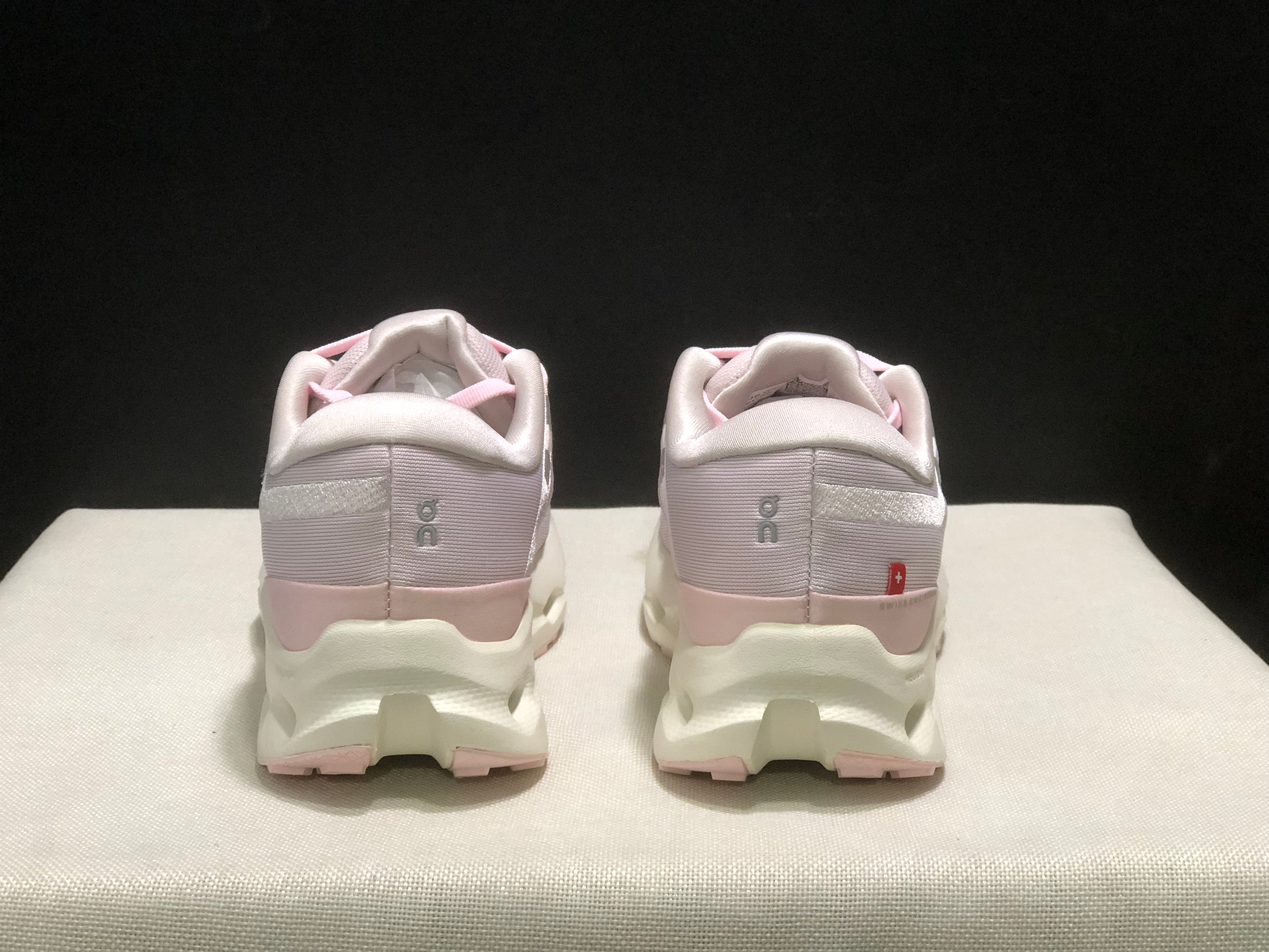 On Running Cloudsurfer 2 Casual Running Shoes Plum Powder/Iovry
