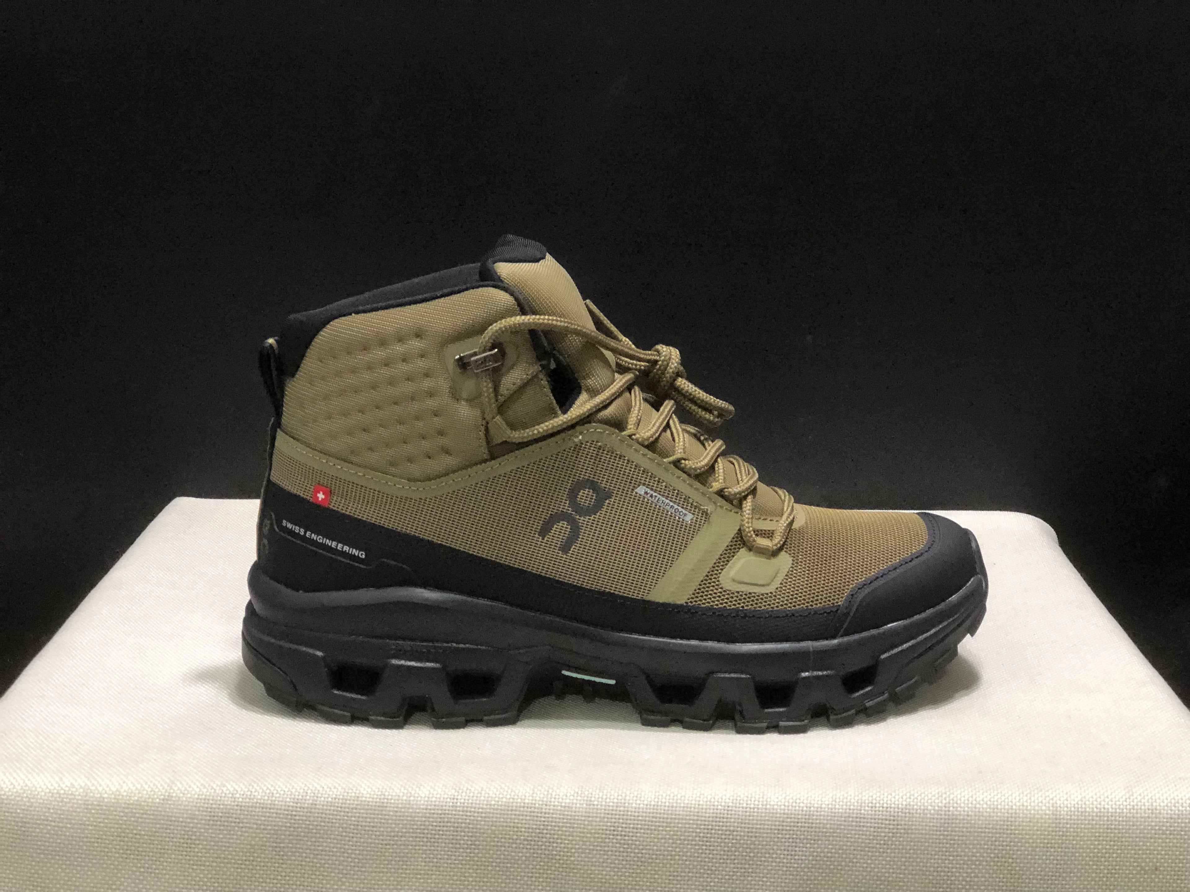 On Running Cloudrock Mid WP High-Top Hiking Shoes Hunter/Black