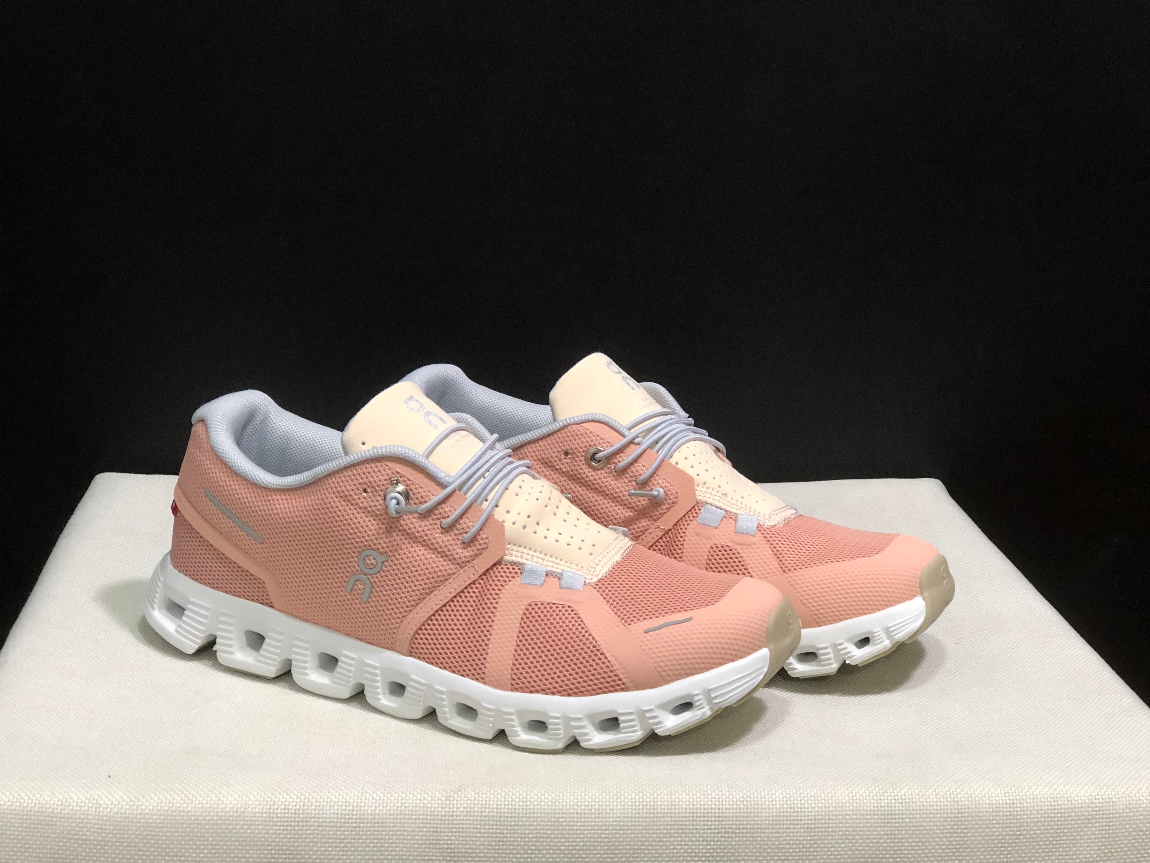 On Running Cloud 5 Lightweight Running Shoes Rose/Shell Powder