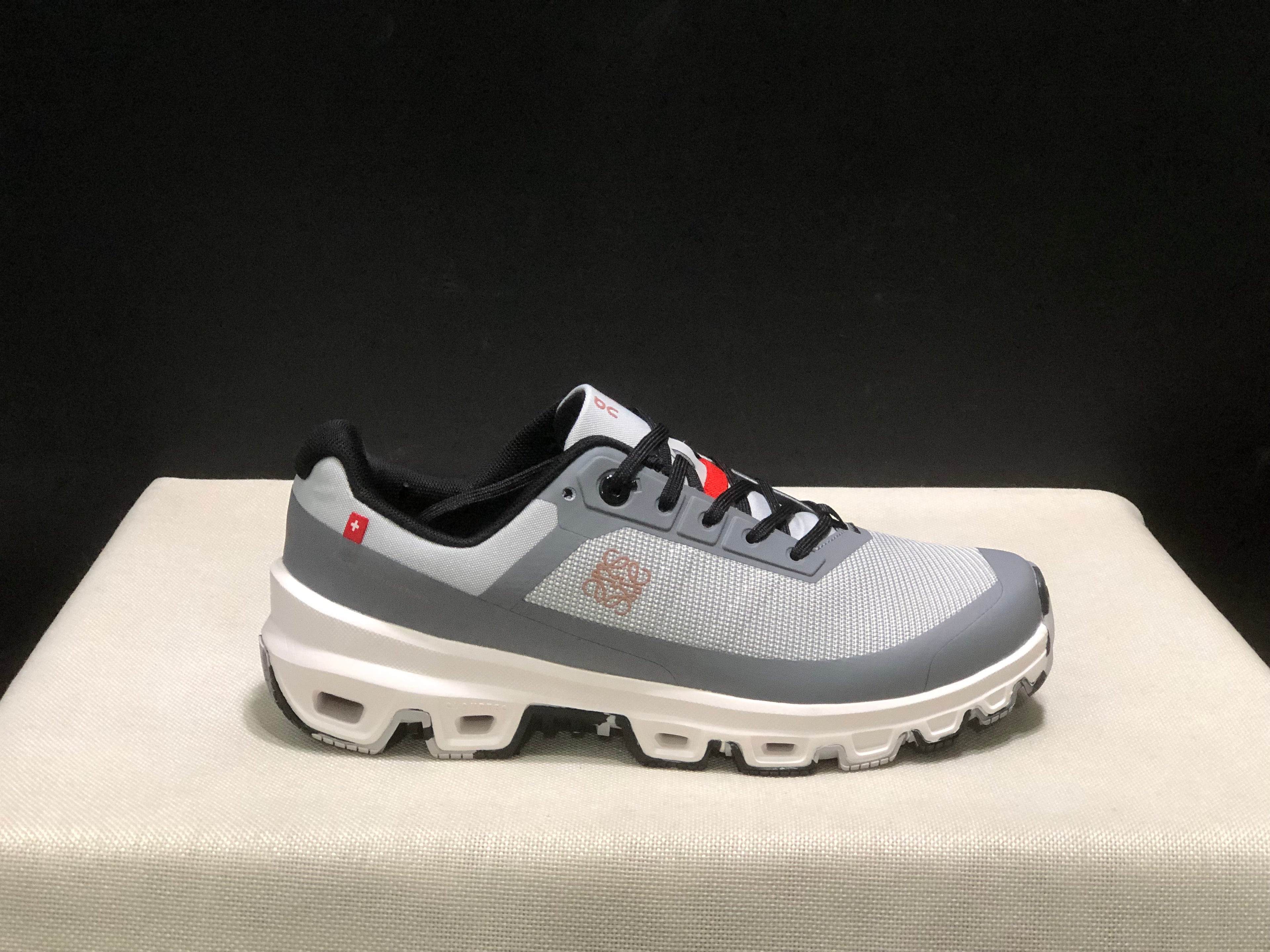 LOEWE x On Running Cloudventrure Fashion Sports Shoes Collaboration Edition Grey