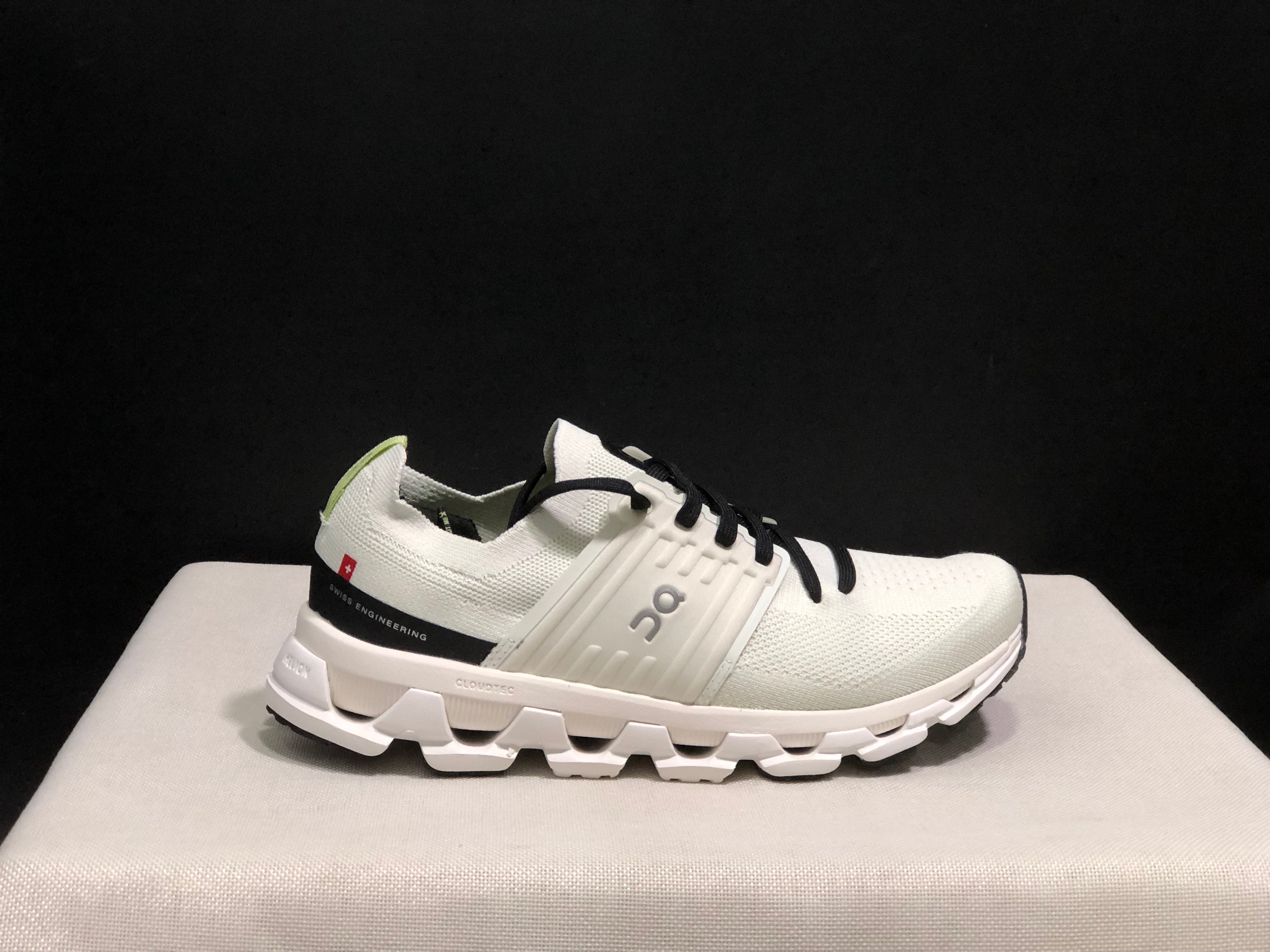 On Running Cloudswift 3 Trendy And Comfortable Running Shoes Black/Ivory