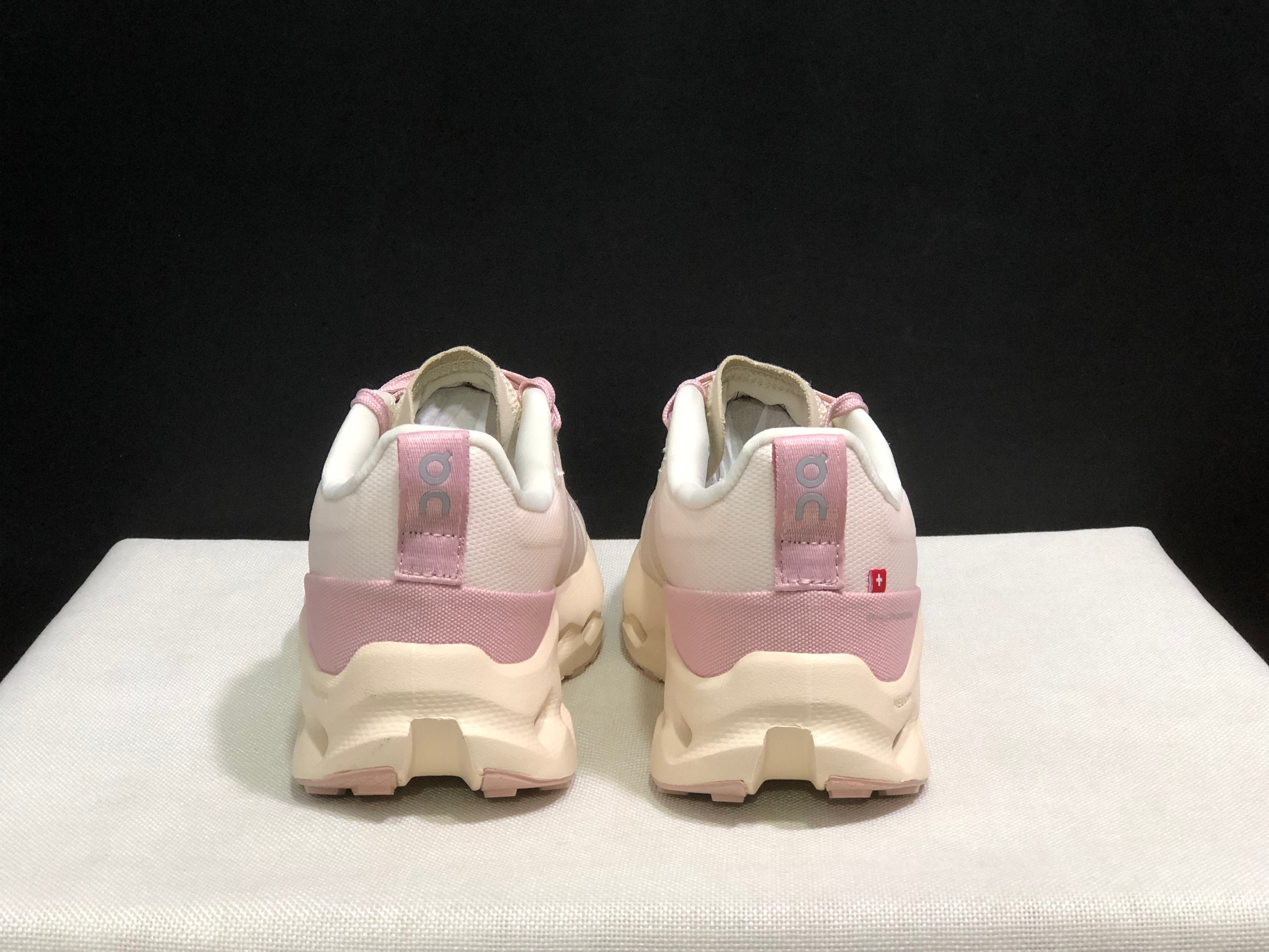 On Running Cloudsurfer 2 Comfortable Running Shoes Beige/Pink