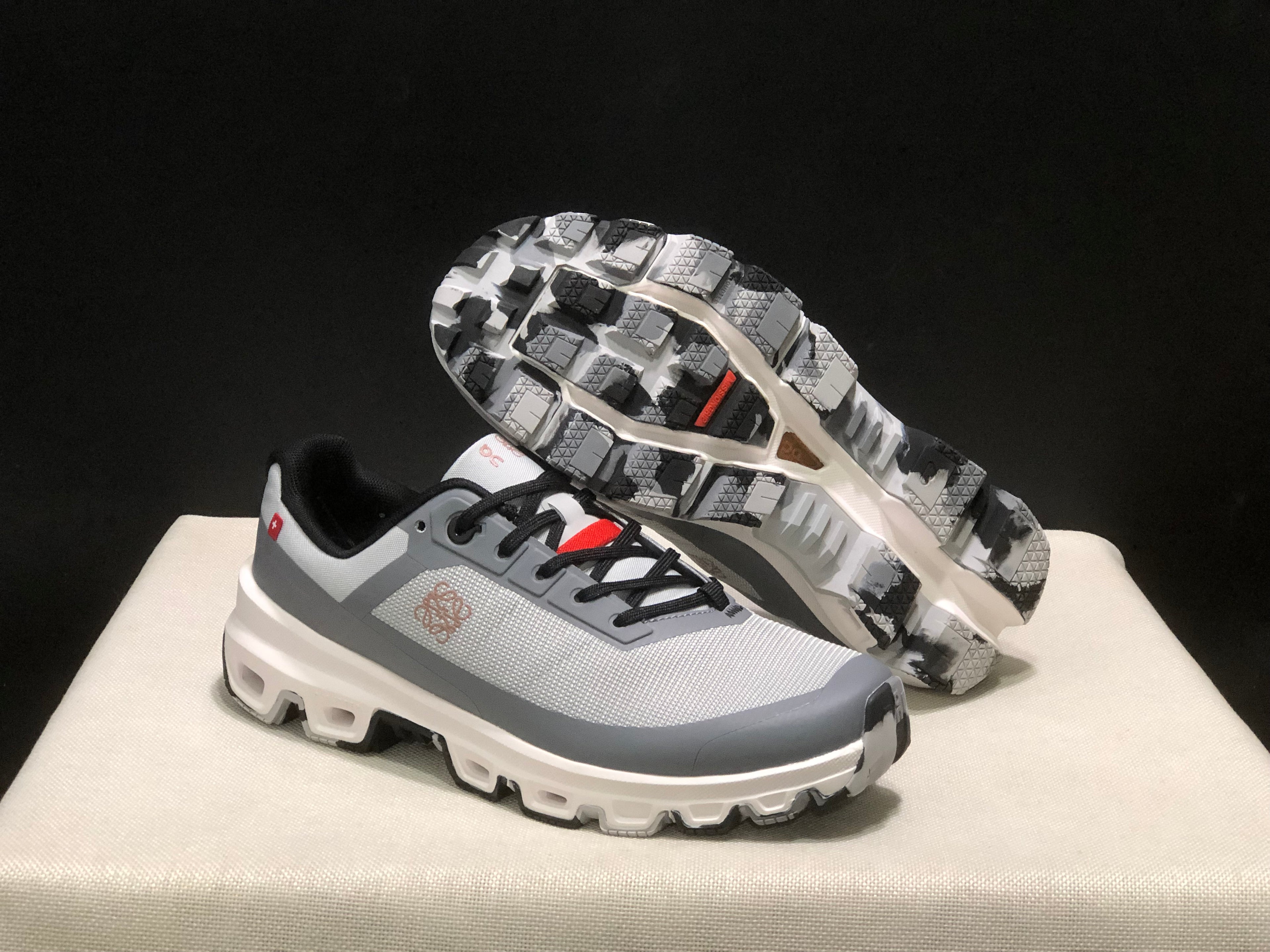 LOEWE x On Running Cloudventrure Fashion Sports Shoes Collaboration Edition Grey