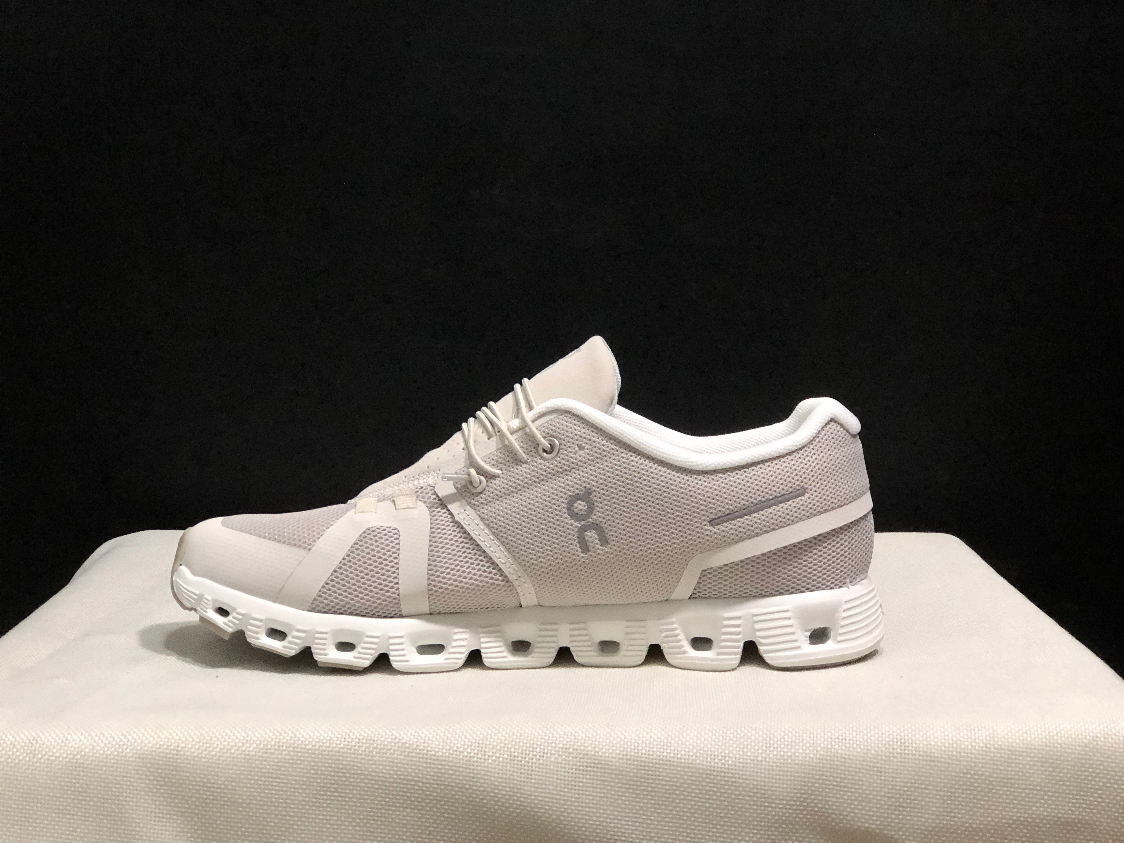 On Running Cloud 5 Lightweight Running Shoes Light Khaki