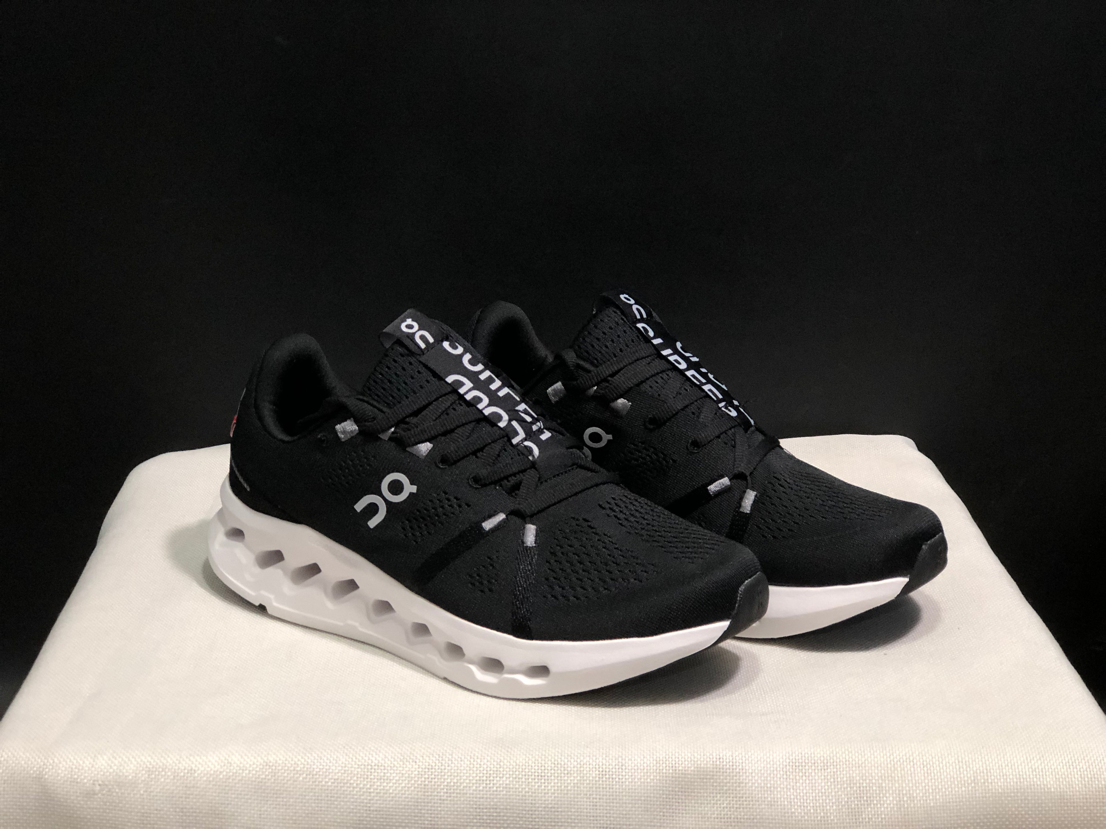 On Running Cloudsurfer Training Anti-Slip Running Shoes Black/White