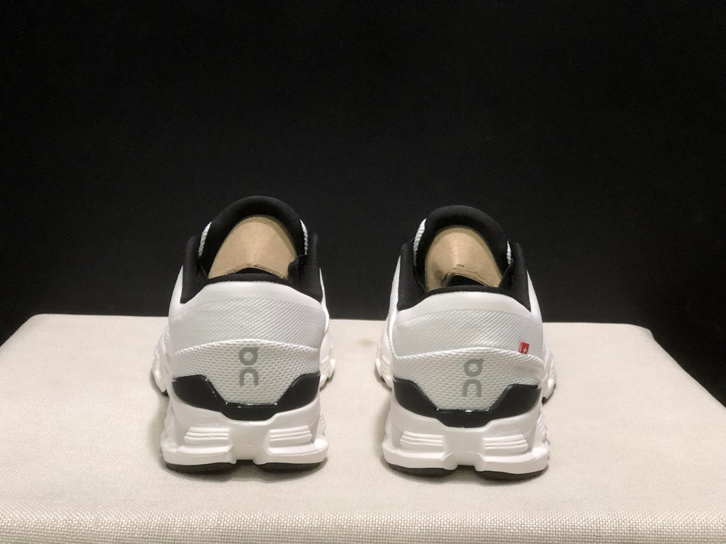 On Running Cloud X4 Comfortable Running Shoes White/Black