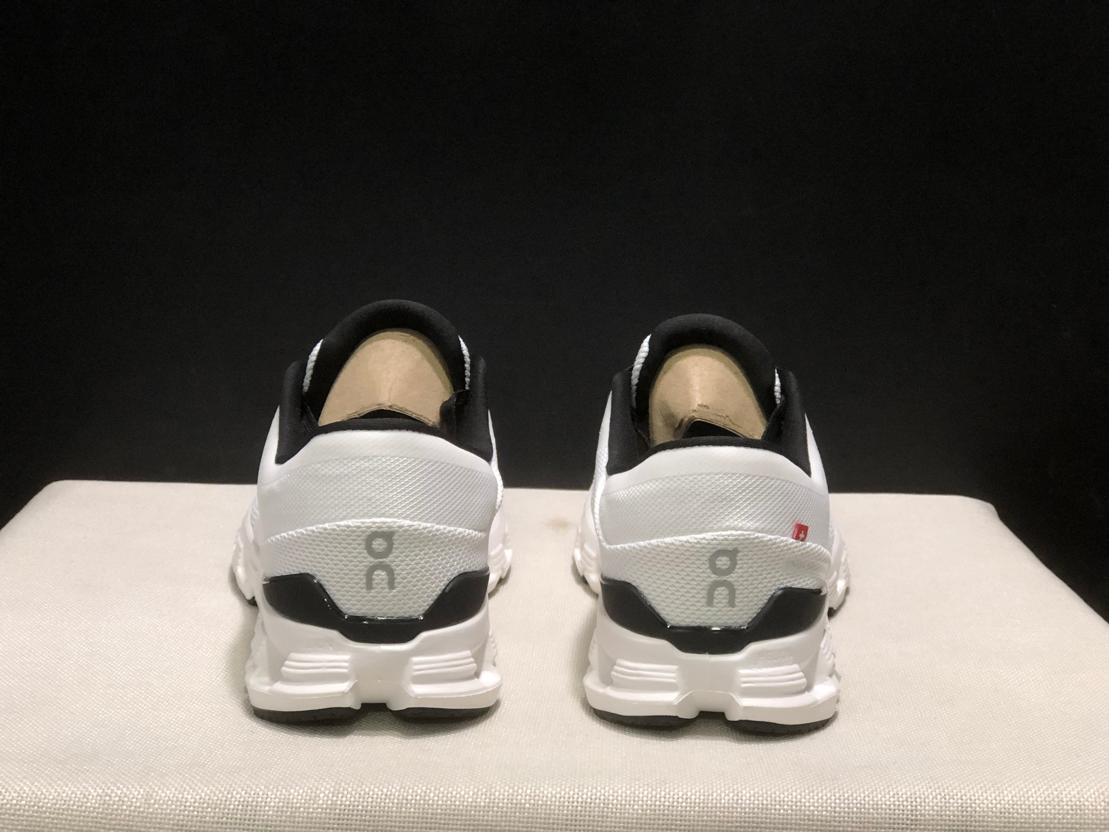 On Running Cloud X4 Comfortable Running Shoes White/Black