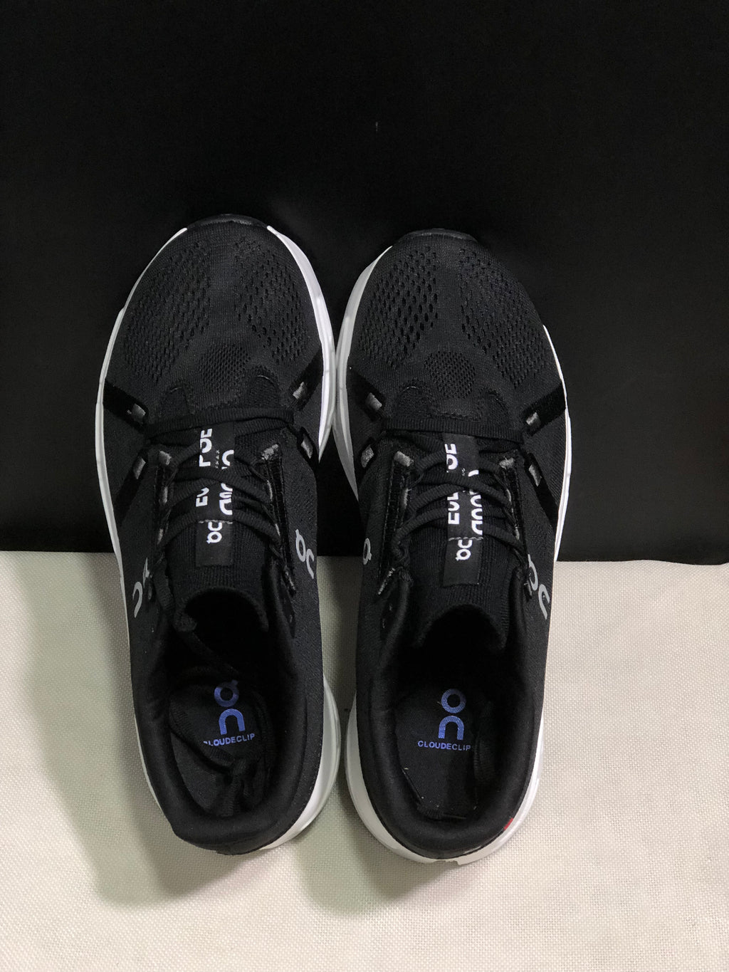 On Running Cloudeclipse Soft And Comfortable Running Shoes Black/White