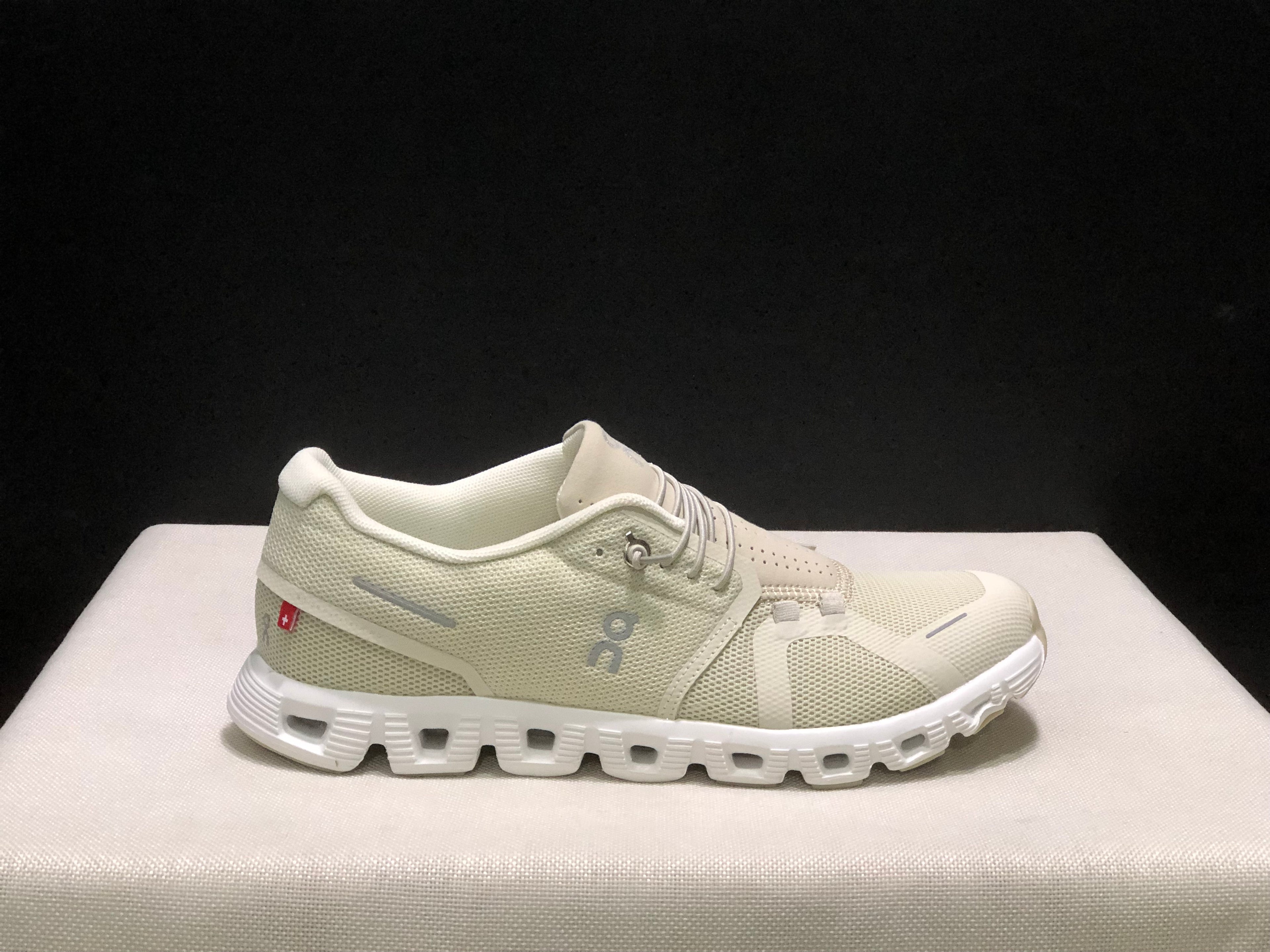 On Running Cloud 5 Lightweight Running Shoes Cream/Sand