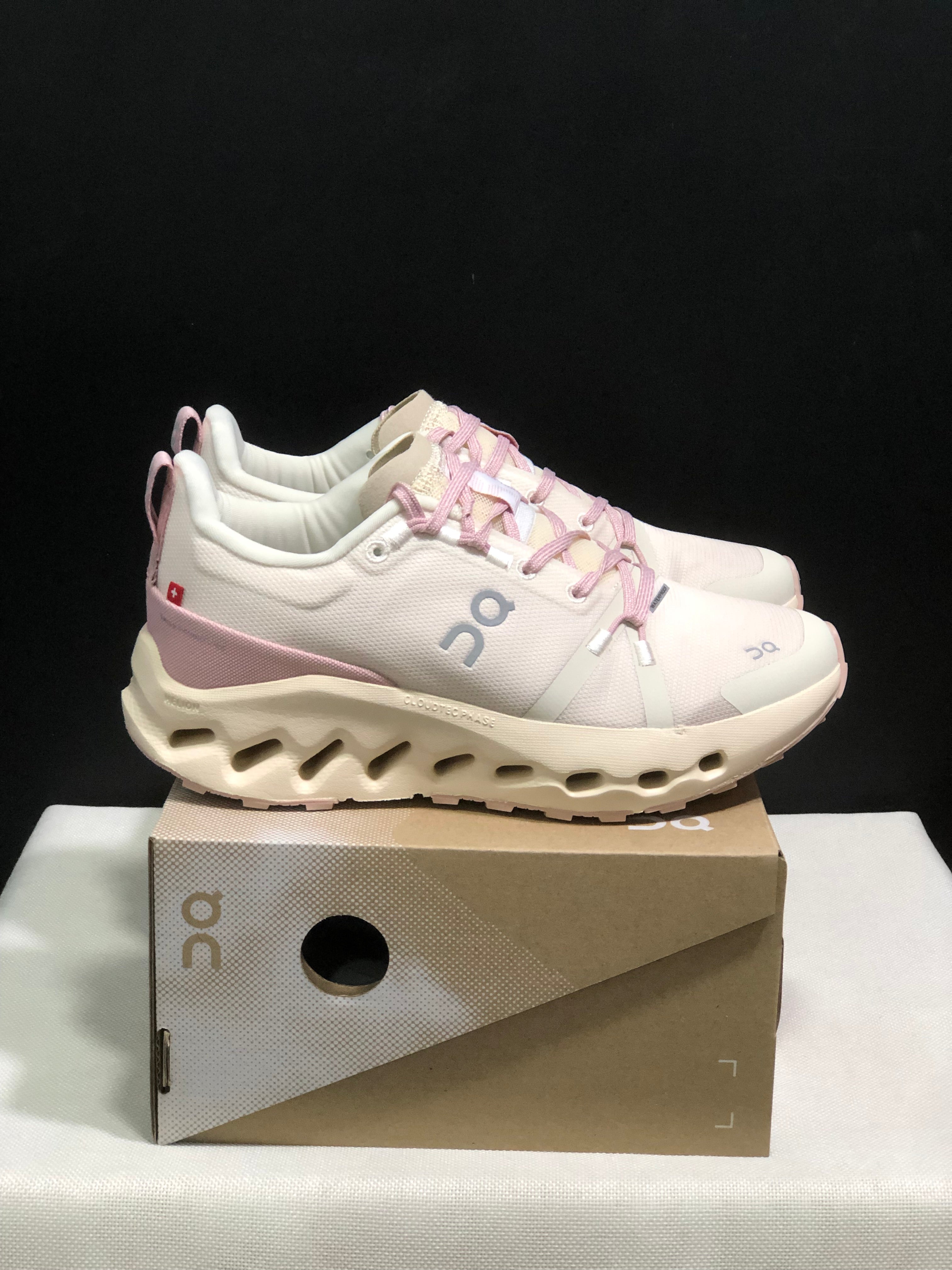 On Running Cloudsurfer 2 Comfortable Running Shoes Beige/Pink