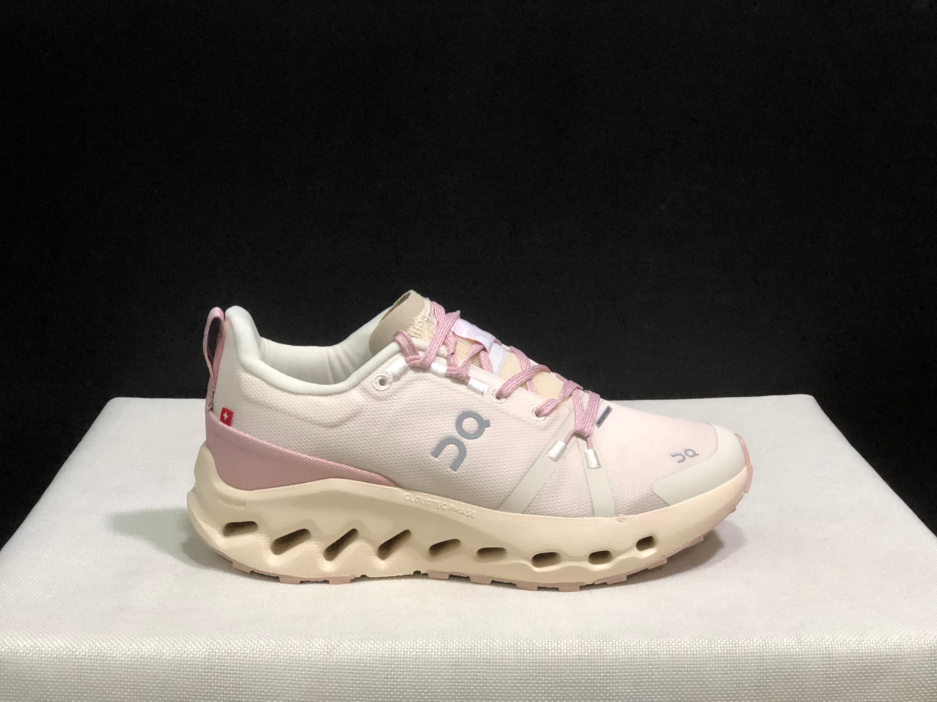 On Running Cloudsurfer 2 Comfortable Running Shoes Beige/Pink