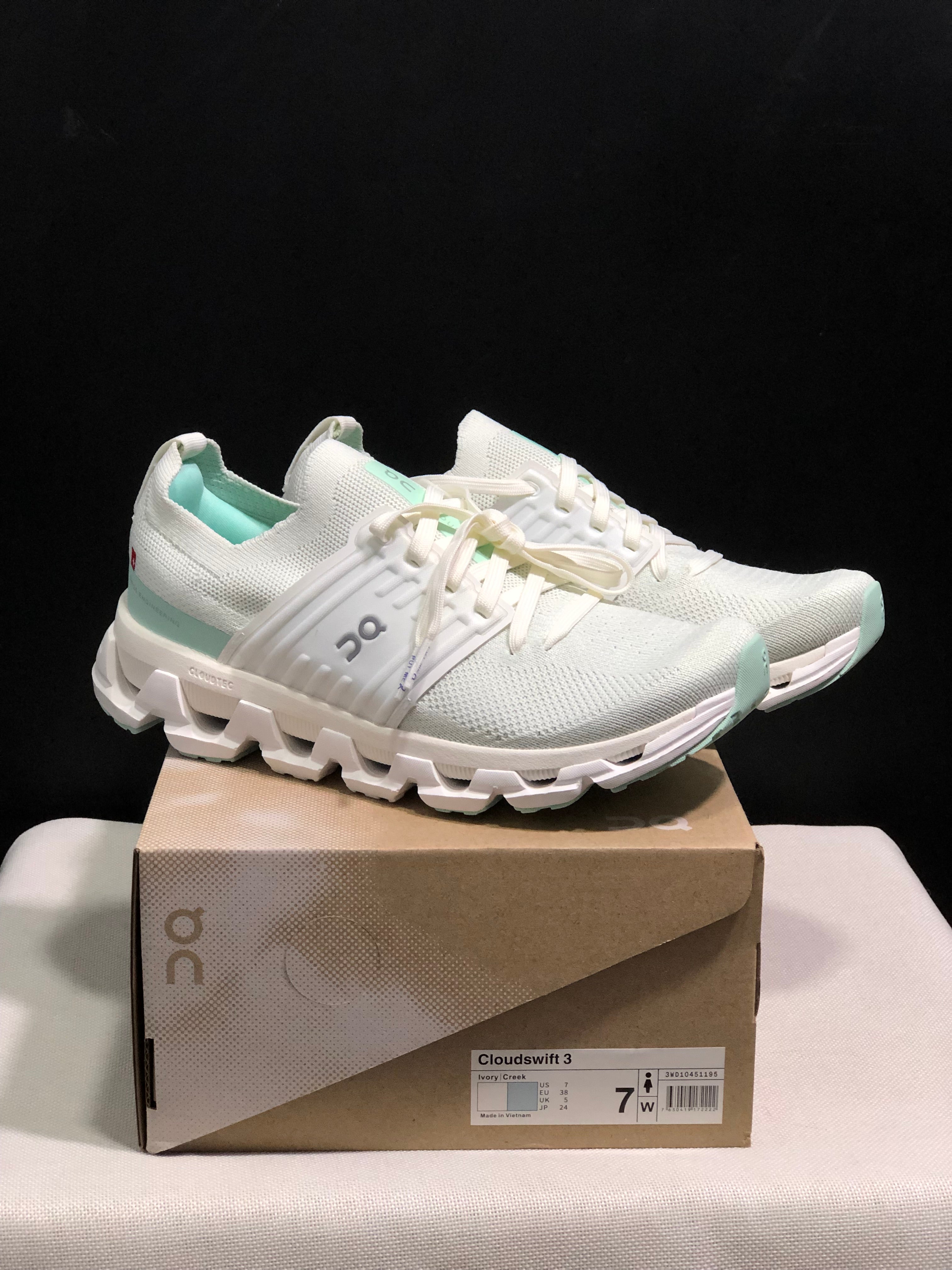 On Running Cloudswift 3 Trendy And Comfortable Running Shoes Ivory/Creek