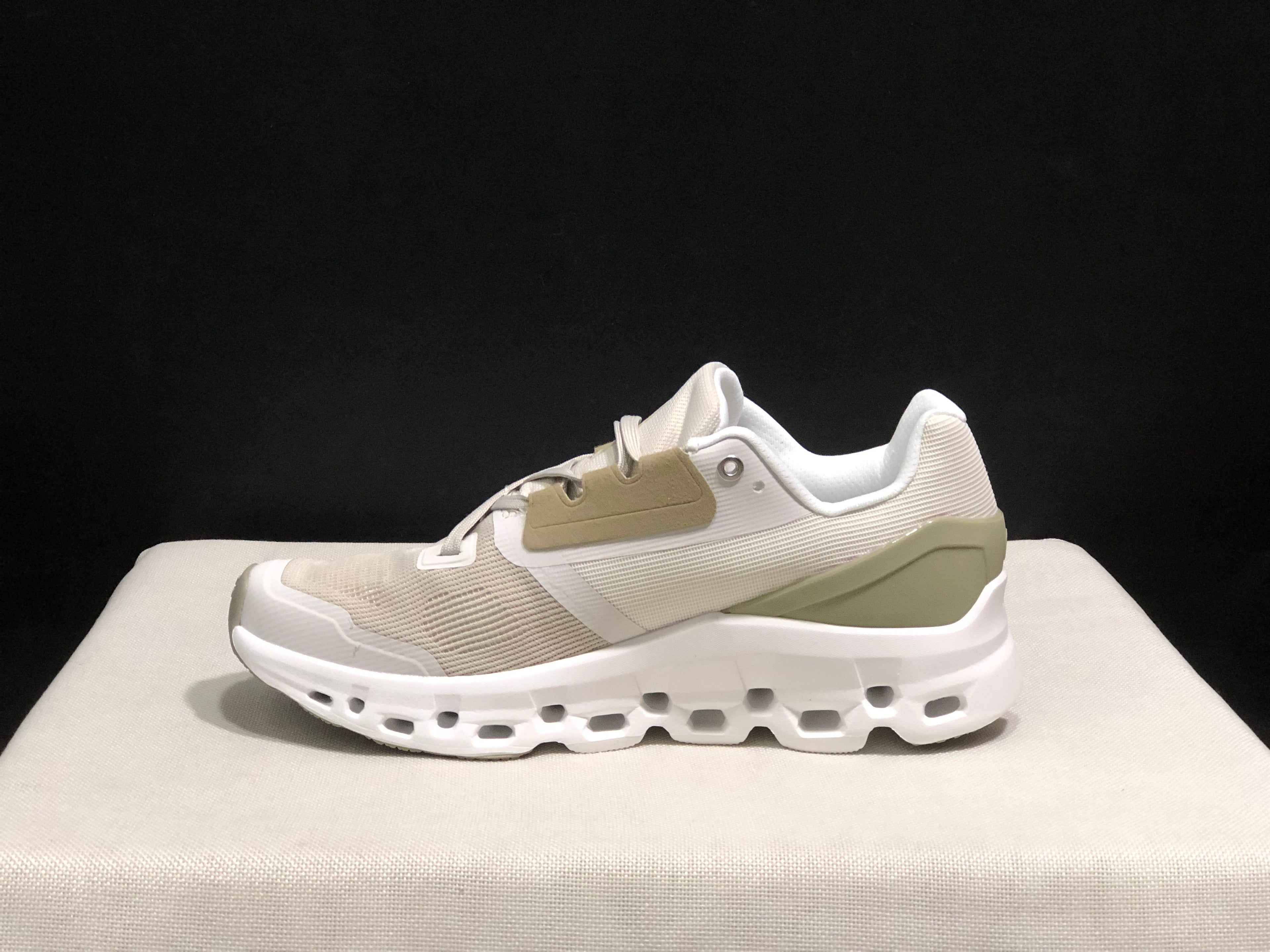 On Running Cloudstratus Breathable Support Running Shoes Khaki
