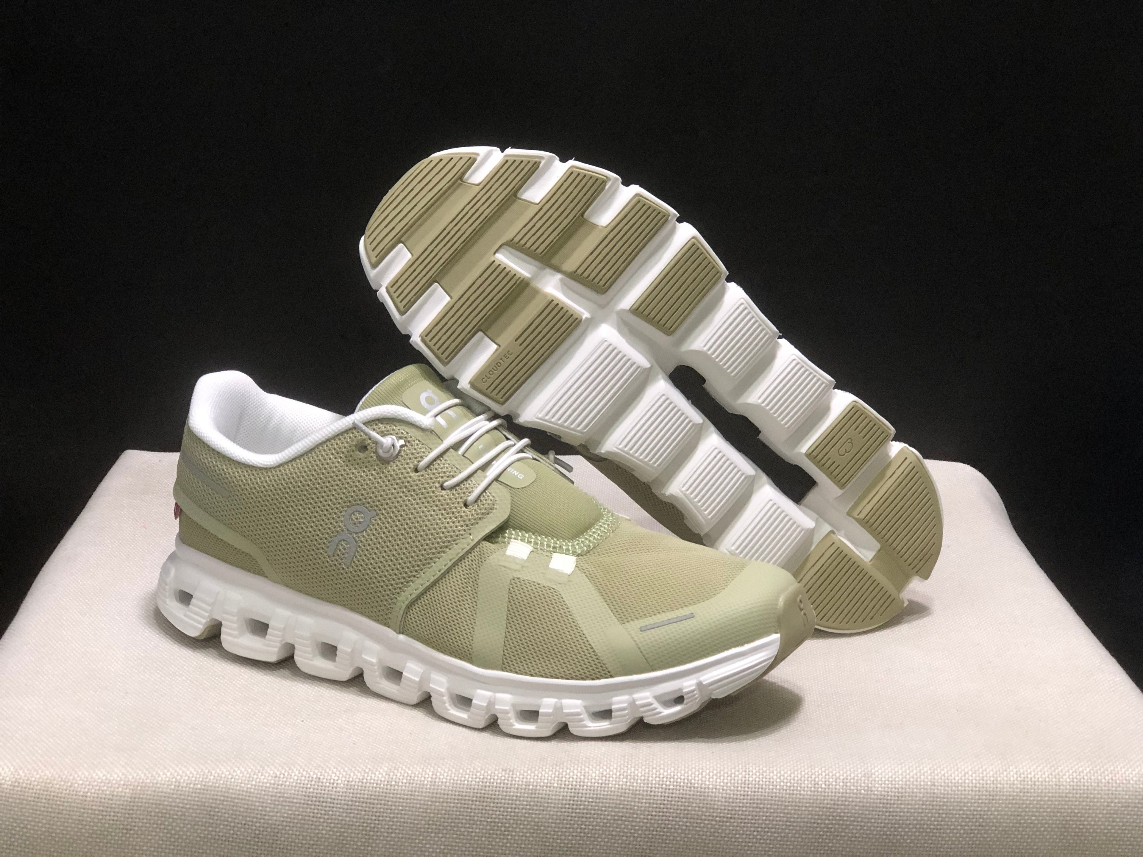 On Running Cloud 6 Casual Life Shoes Caper | Ice