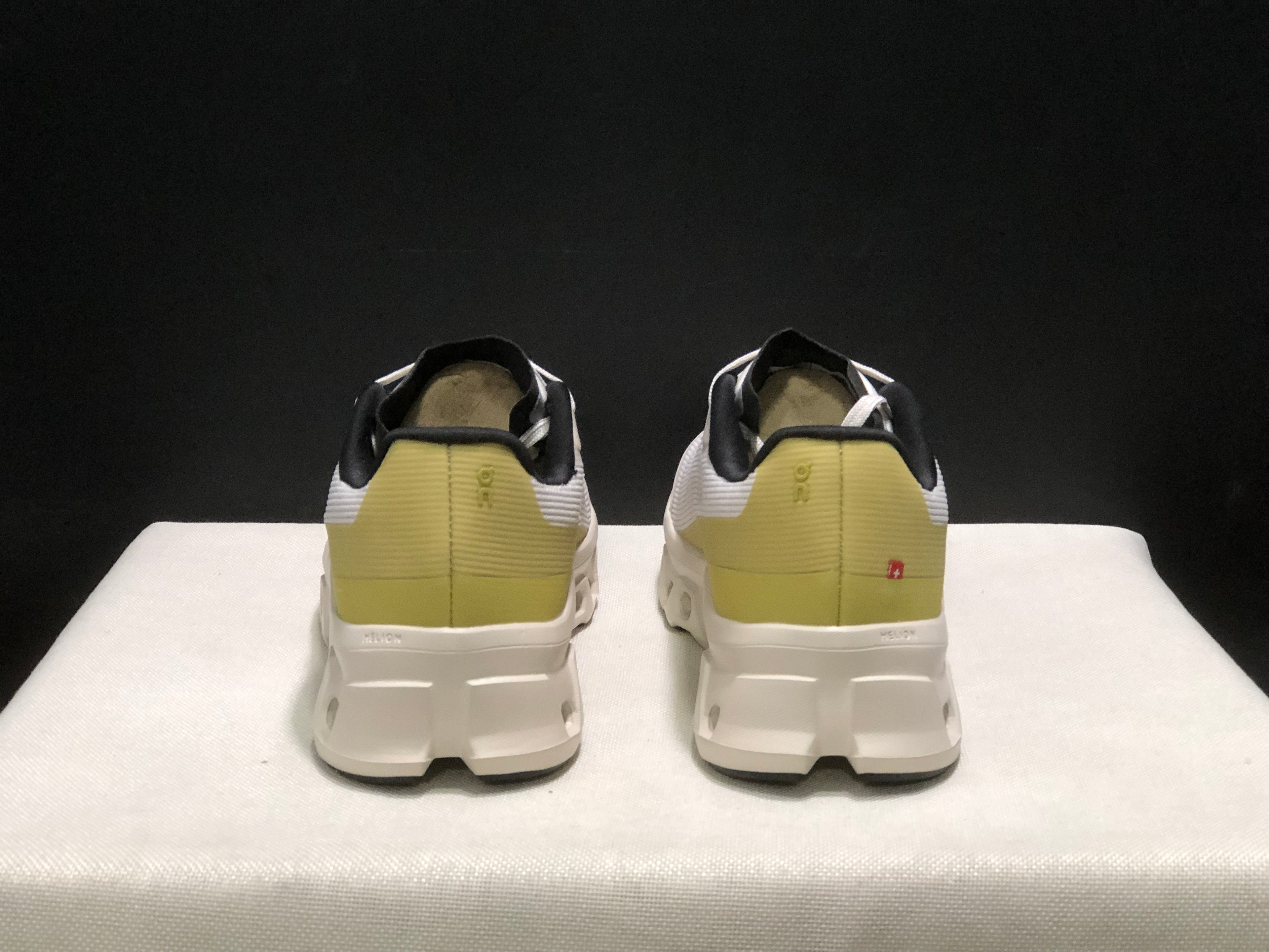 On Running Cloudmonster Void 1 M Casual Running Shoes Light Khaki/Light Green