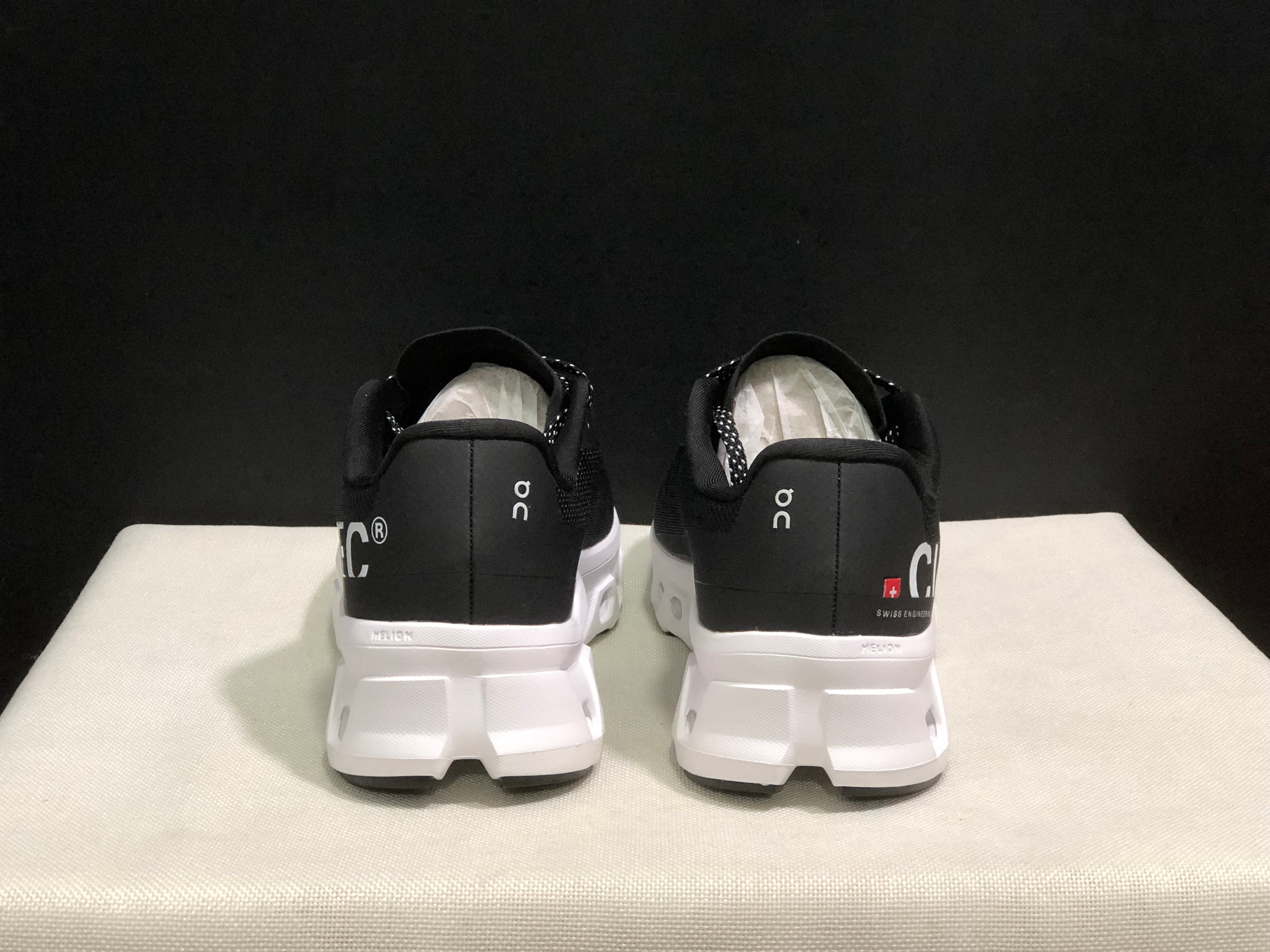 On Running Cloudmonster Anti-Slip Running Shoes Black/White
