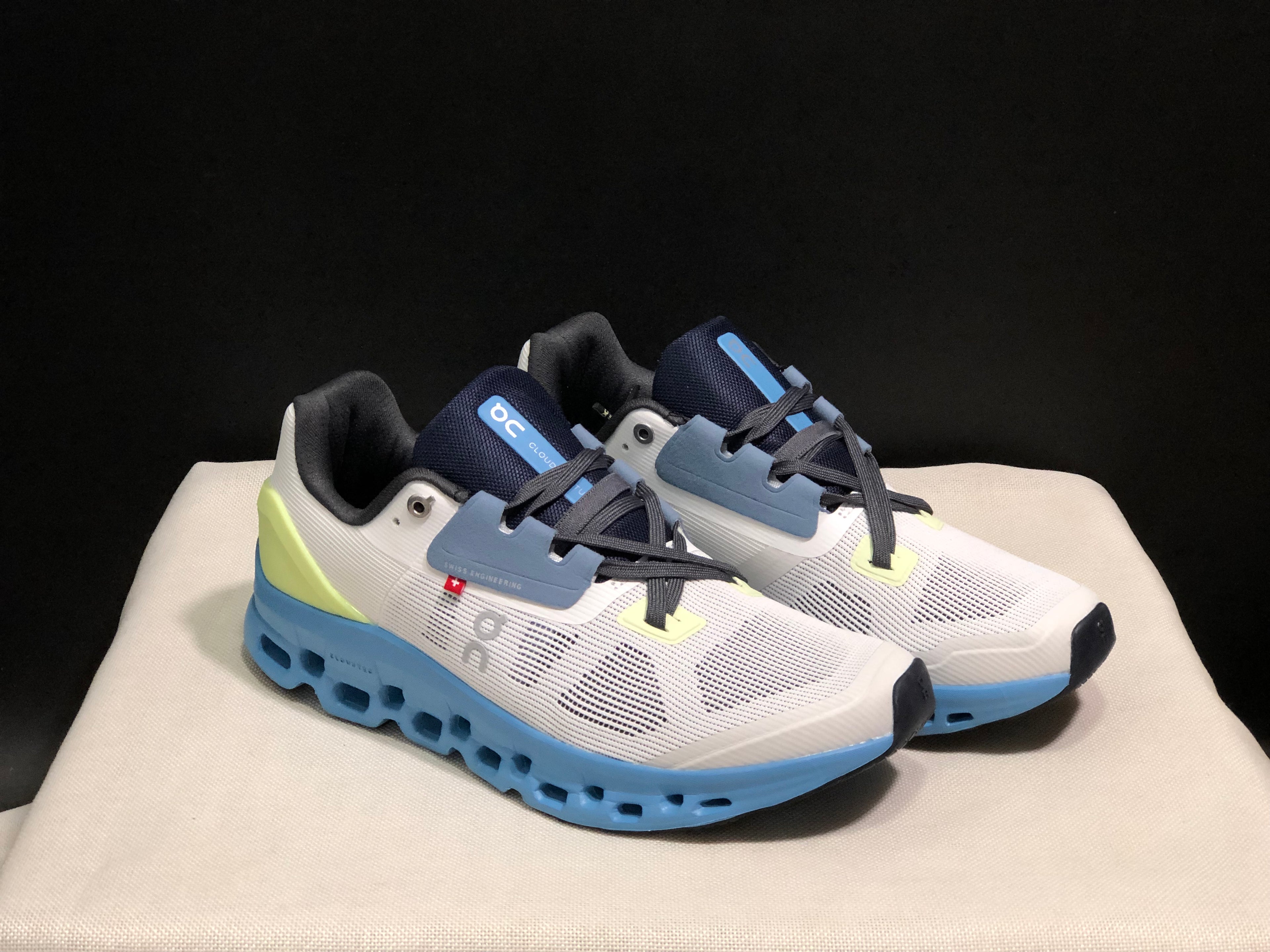 On Running Cloudstratus Breathable Support Running Shoes Frost/Niagara
