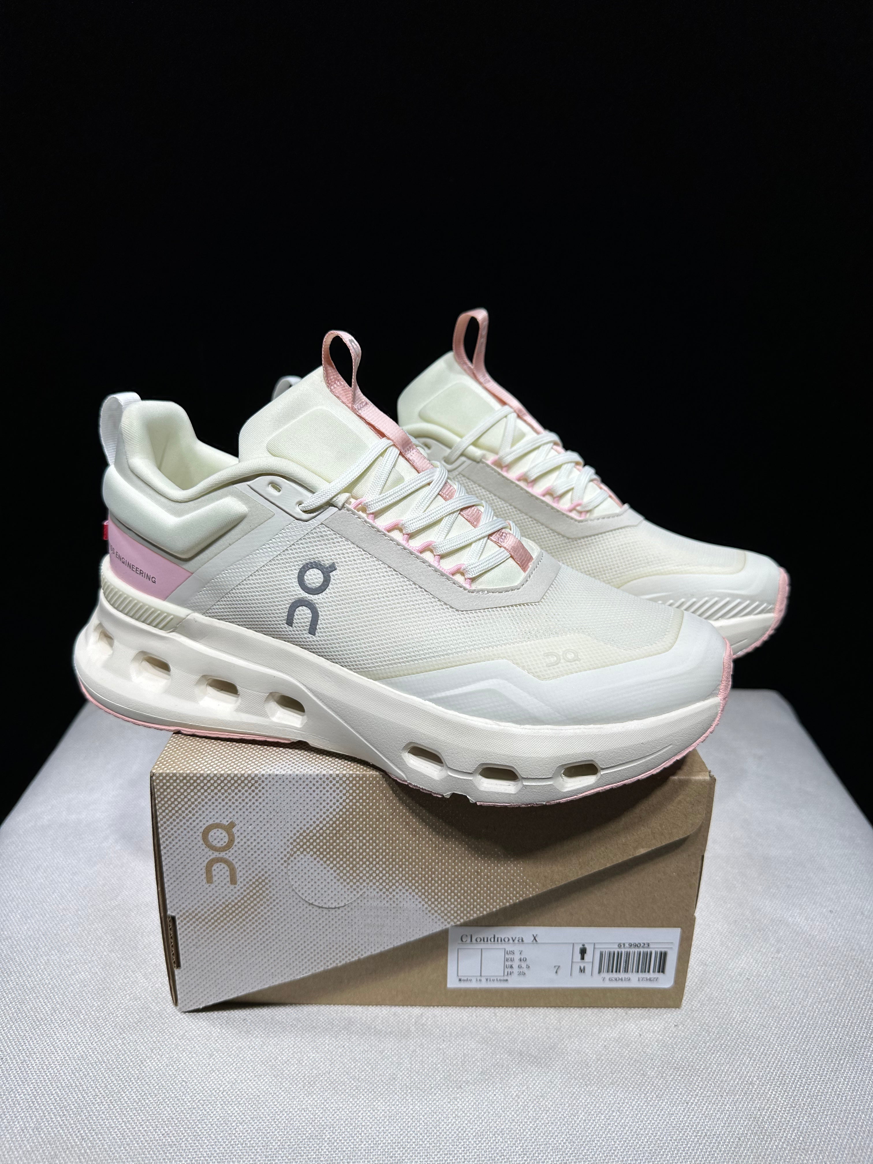 On Running Cloudnova X Comfortable Running Shoes Ivory/Pink