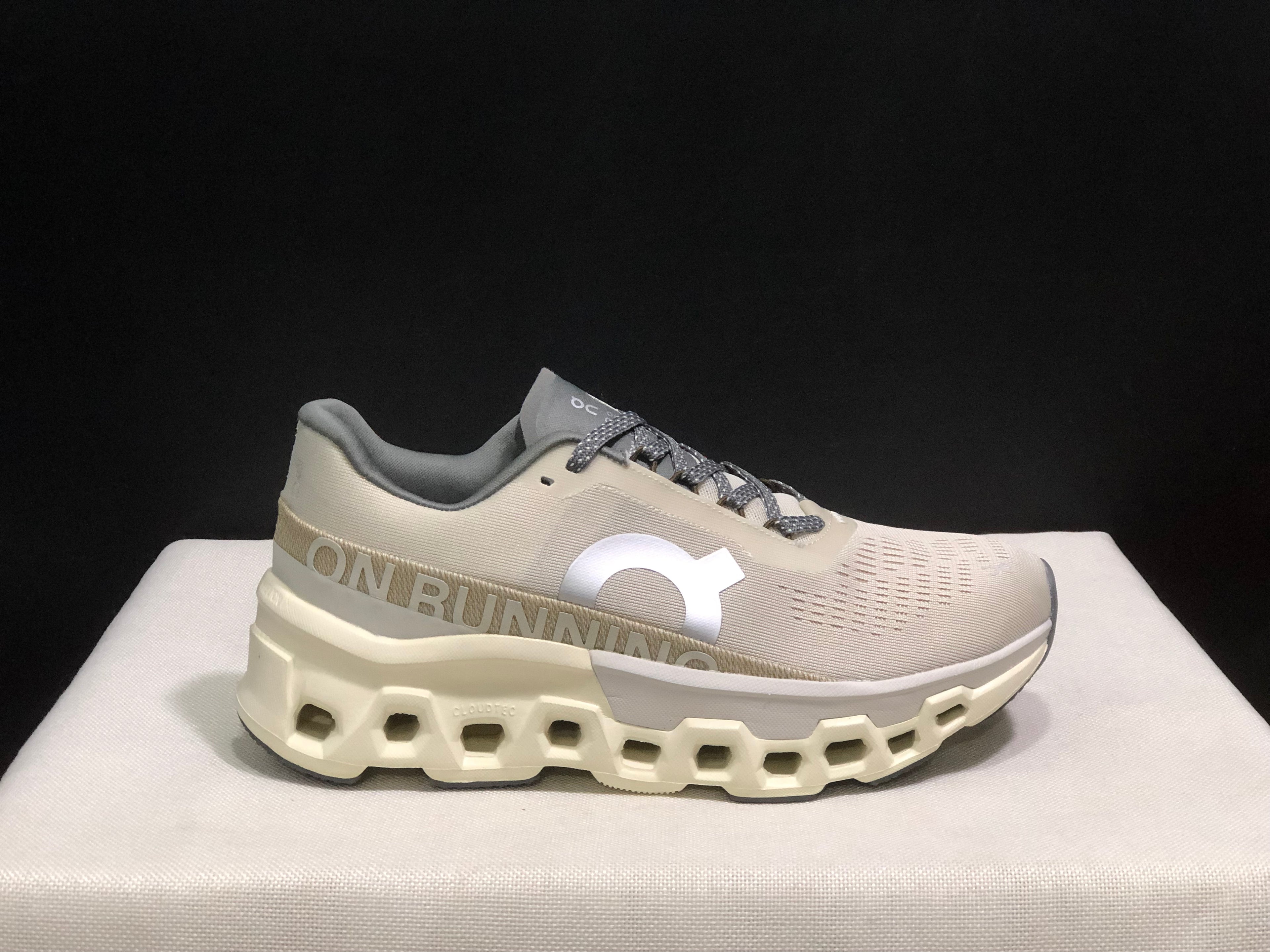 On Running Cloudmonster 2 Shock-Absorbing And Breathable Running Shoes Grey/Light Khaki
