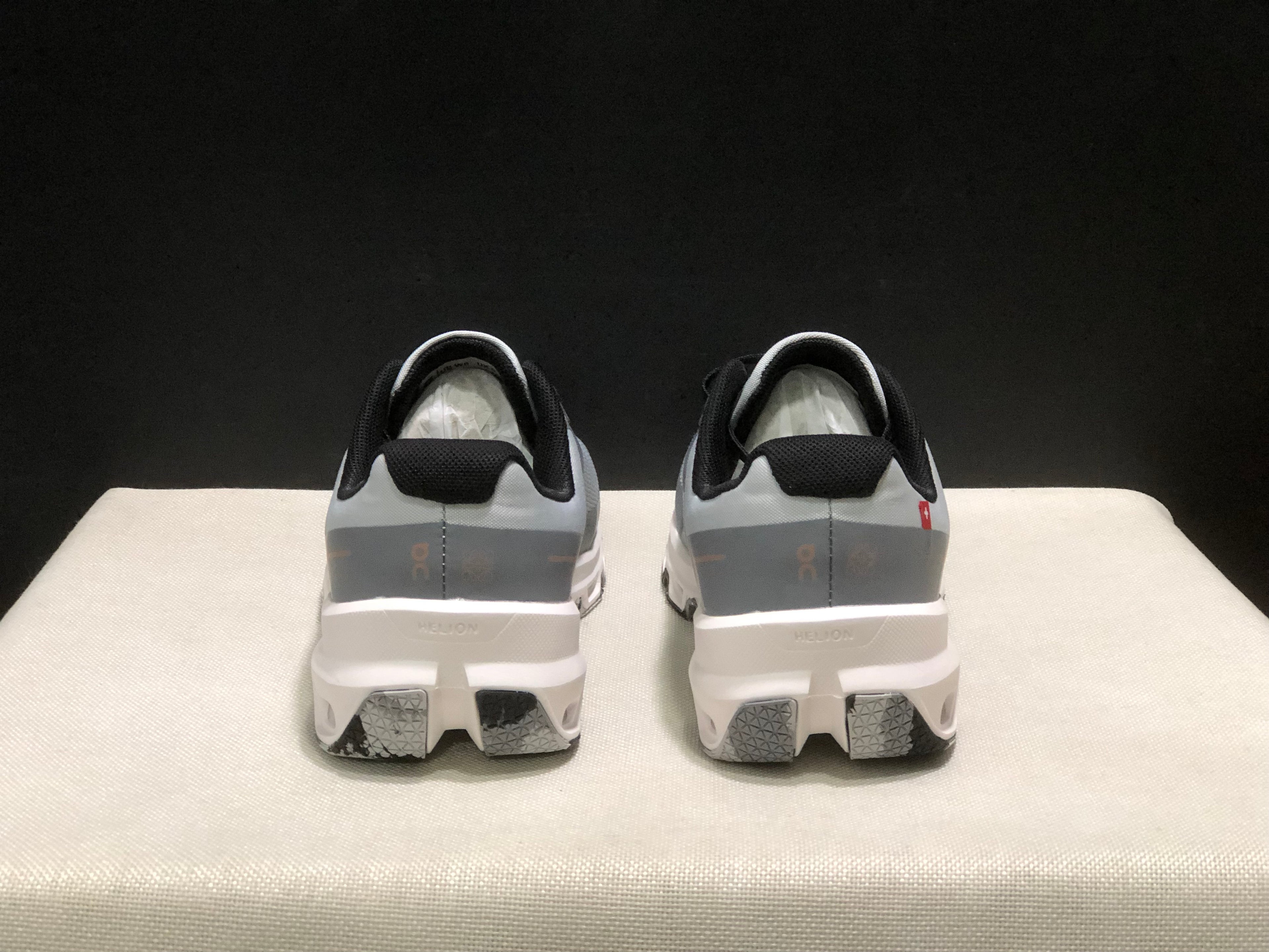 LOEWE x On Running Cloudventrure Fashion Sports Shoes Collaboration Edition Grey