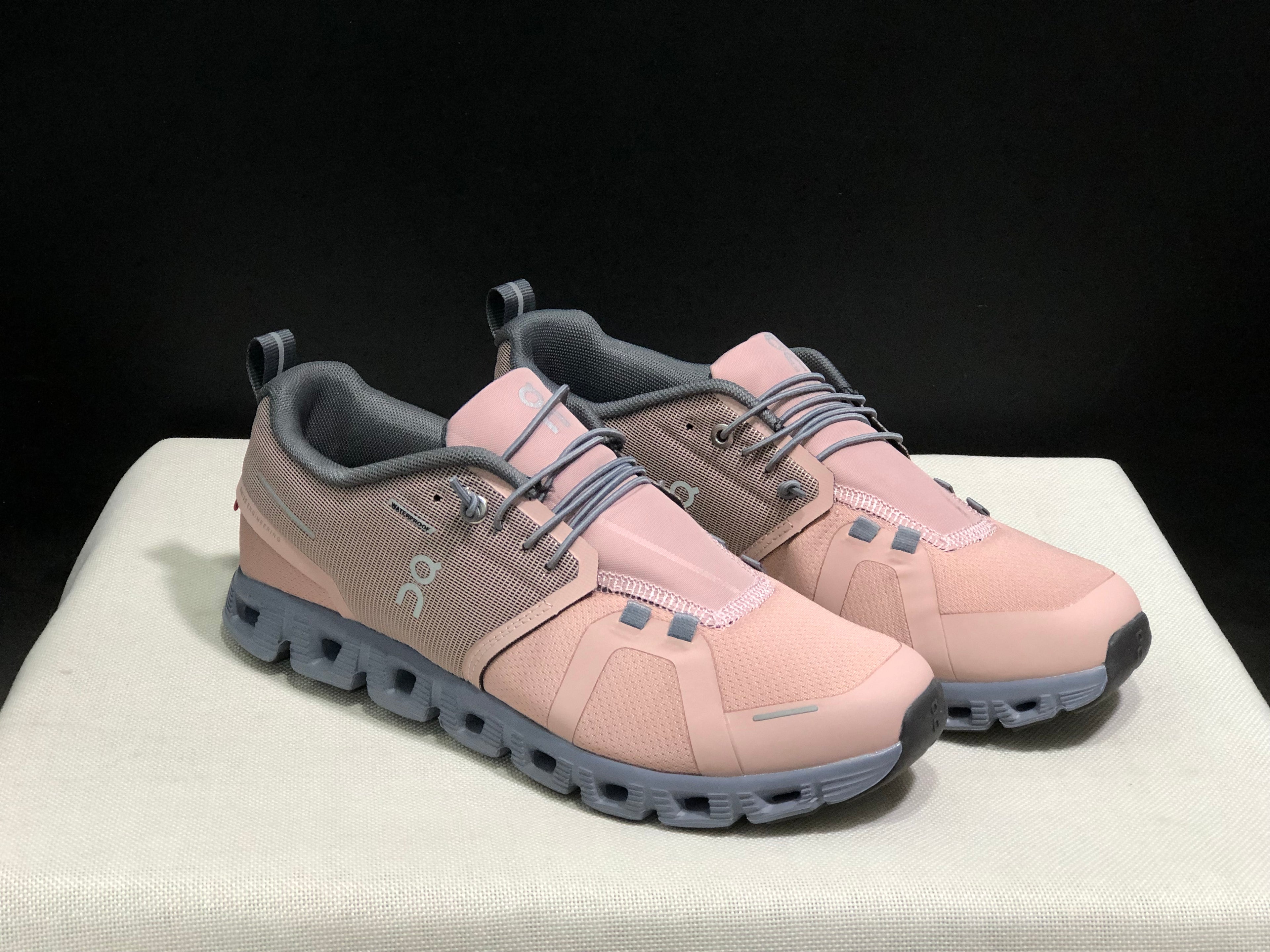 On Running Cloud 5 Lightweight Running Shoes Rose/Fossil