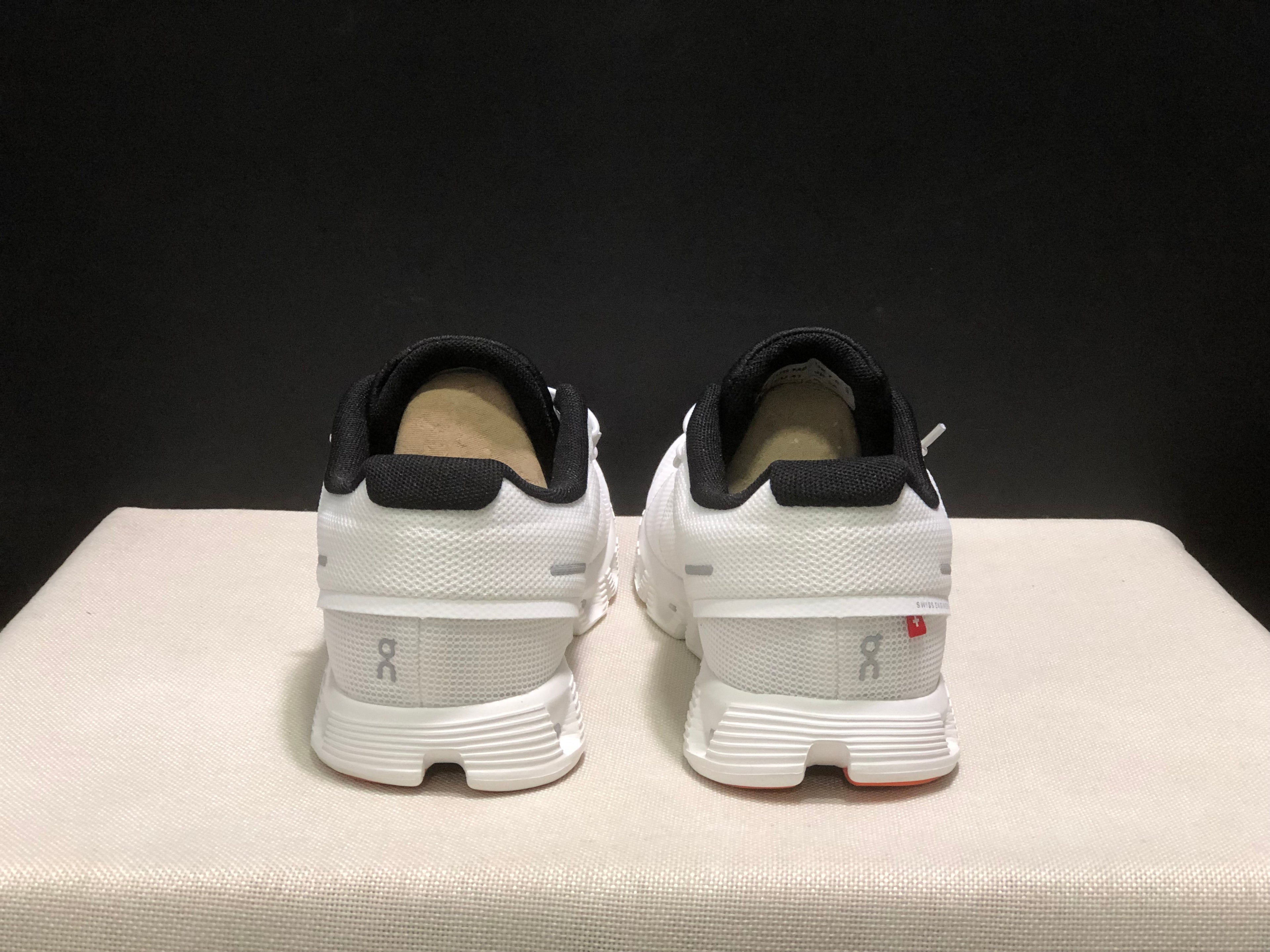 On Running Cloud 5 Lightweight Running Shoes White/Black