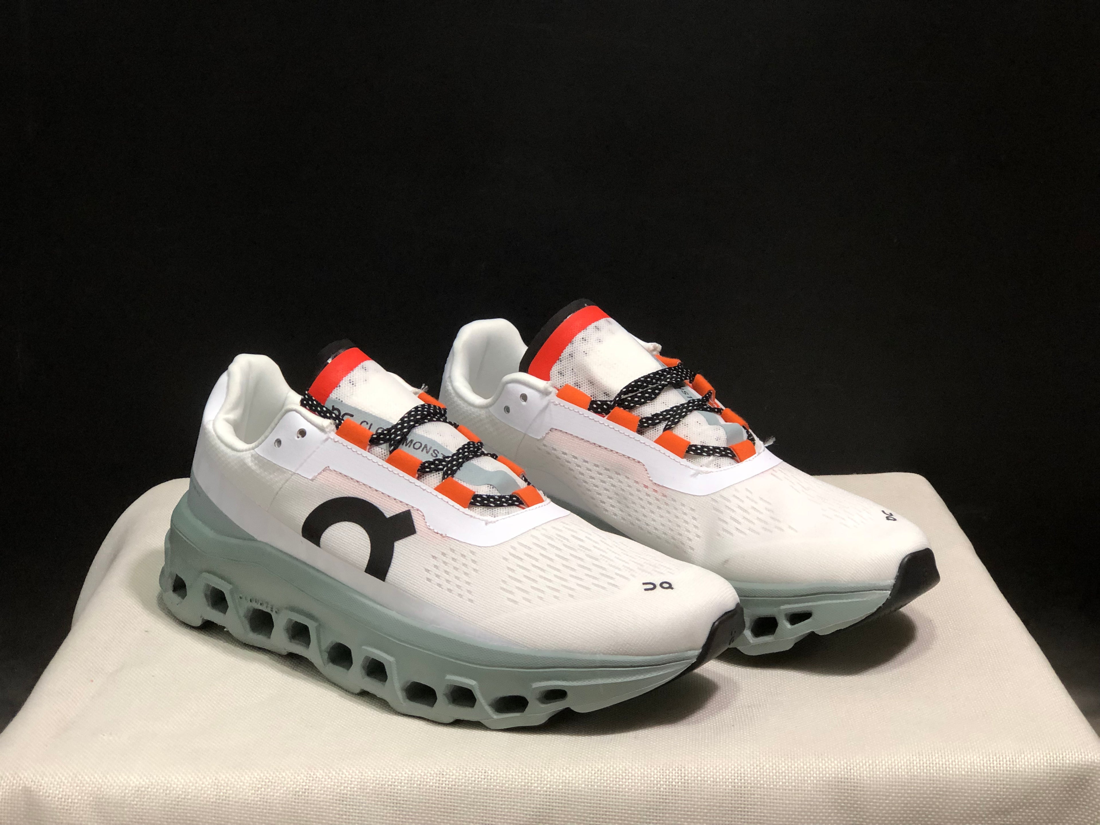 On Running Cloudmonster Anti-Slip Running Shoes Frost/Surf
