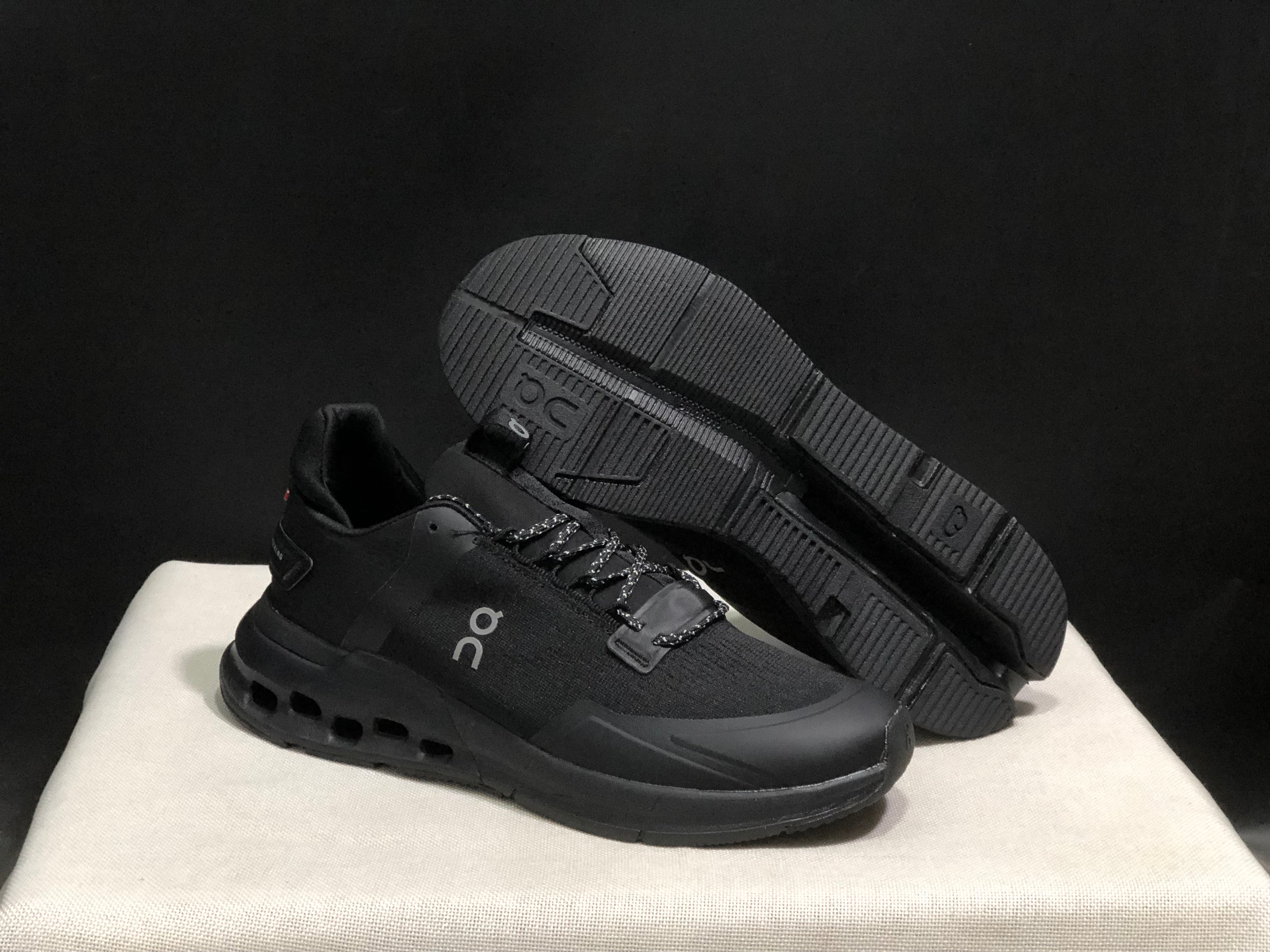 On Running Cloudnova Flux Comfortable Running Shoes All Black