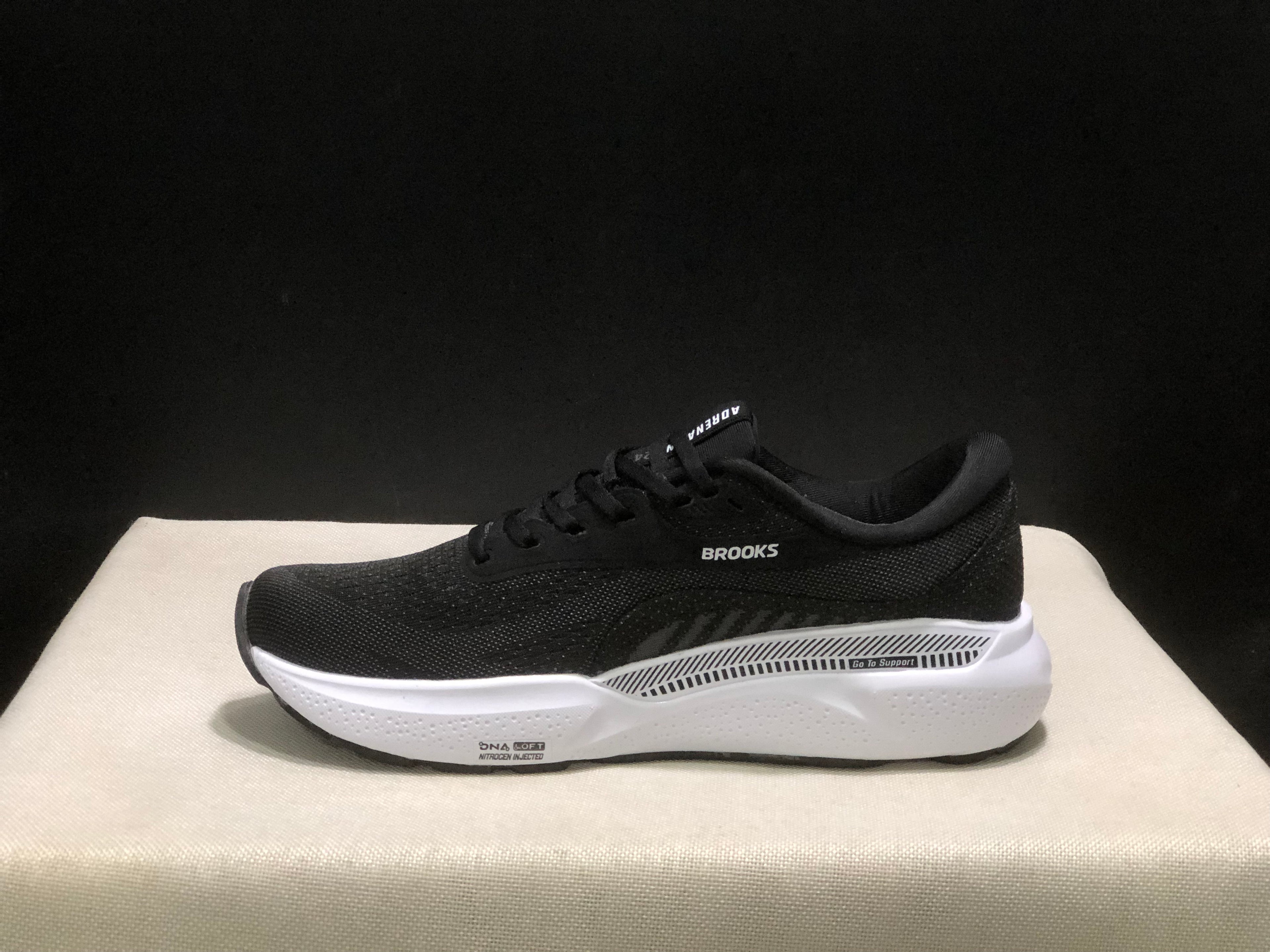 Brooks Adrenaline GTS 24 Casual Running Shoes Black/White