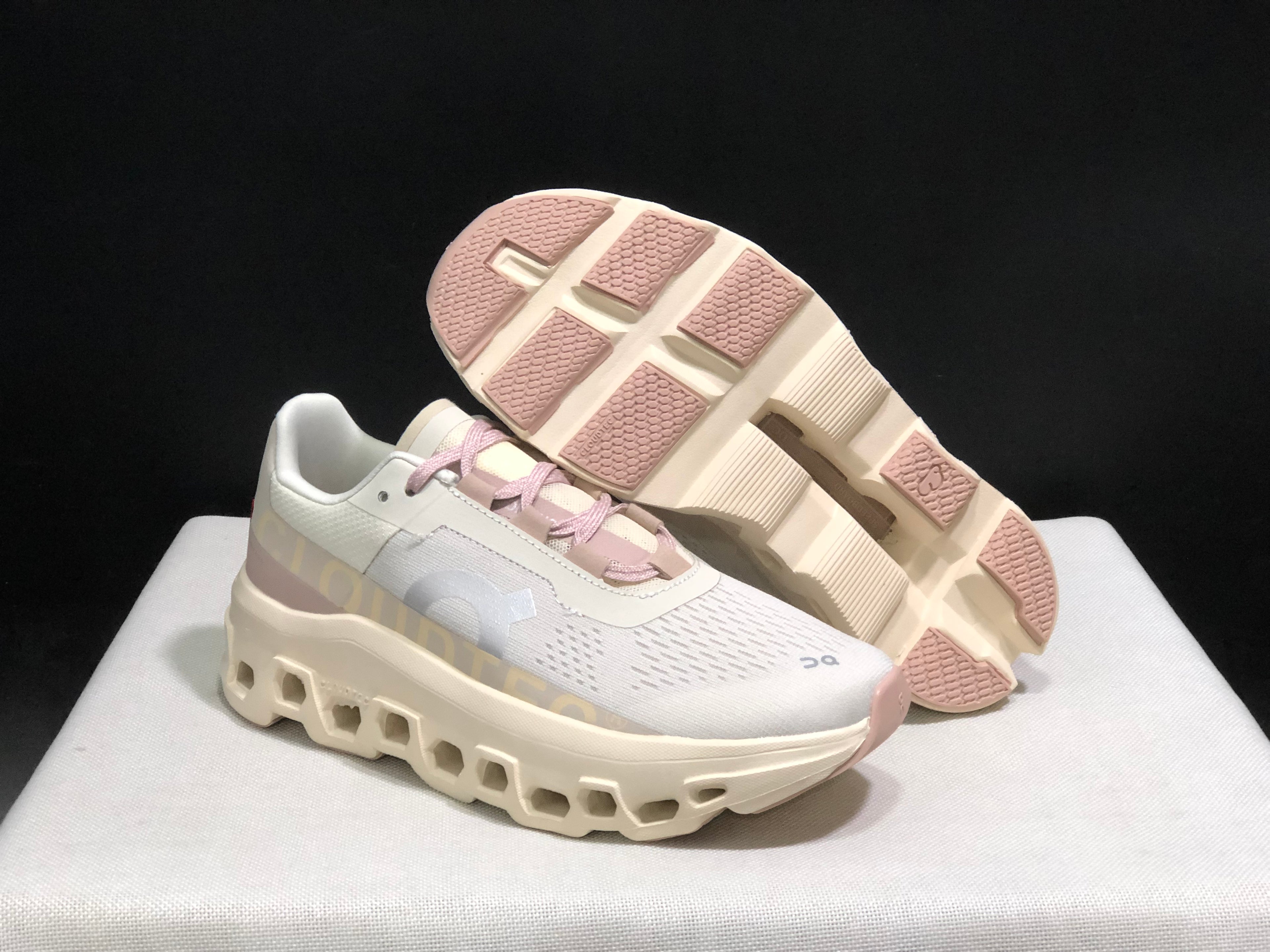 On Running Cloudmonster CNY Shock-Absorbing And Anti-Slip Sports Shoes Moonlight/pink