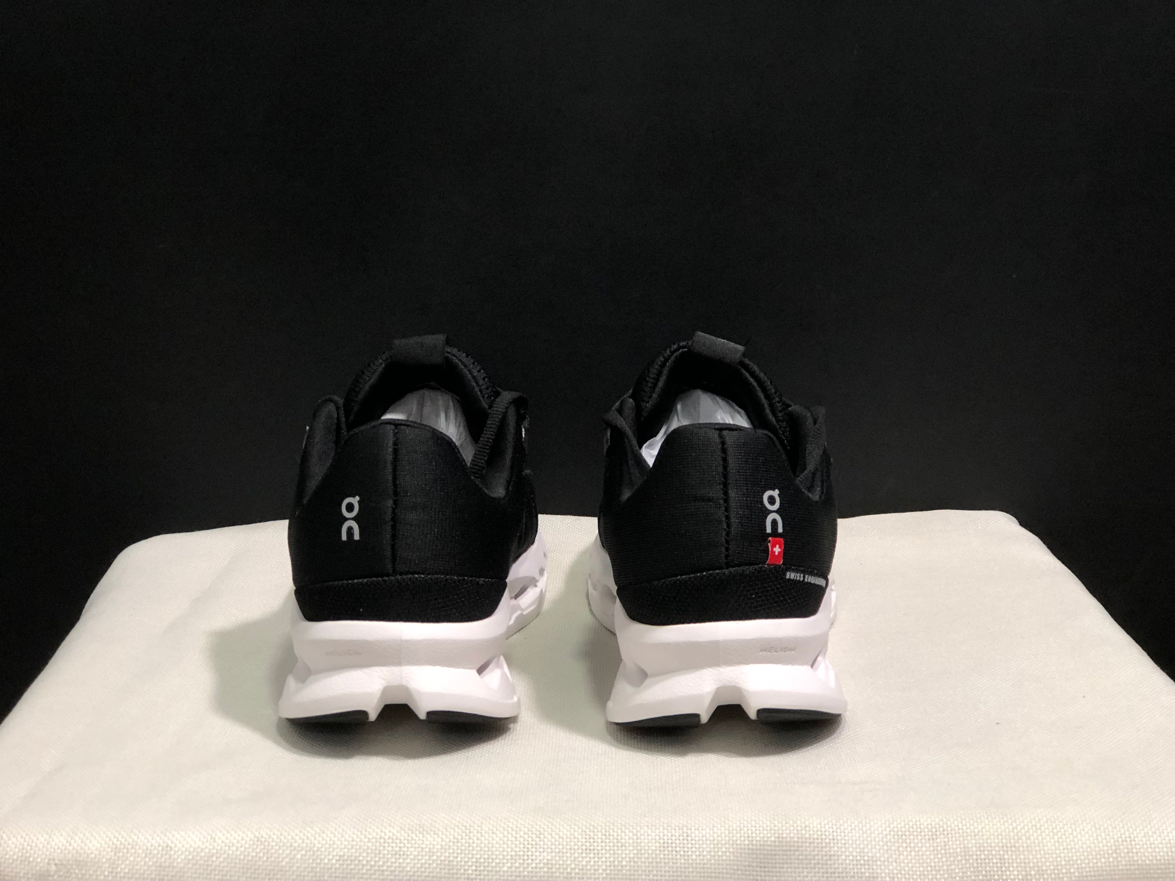 On Running Cloudsurfer Training Anti-Slip Running Shoes Black/White