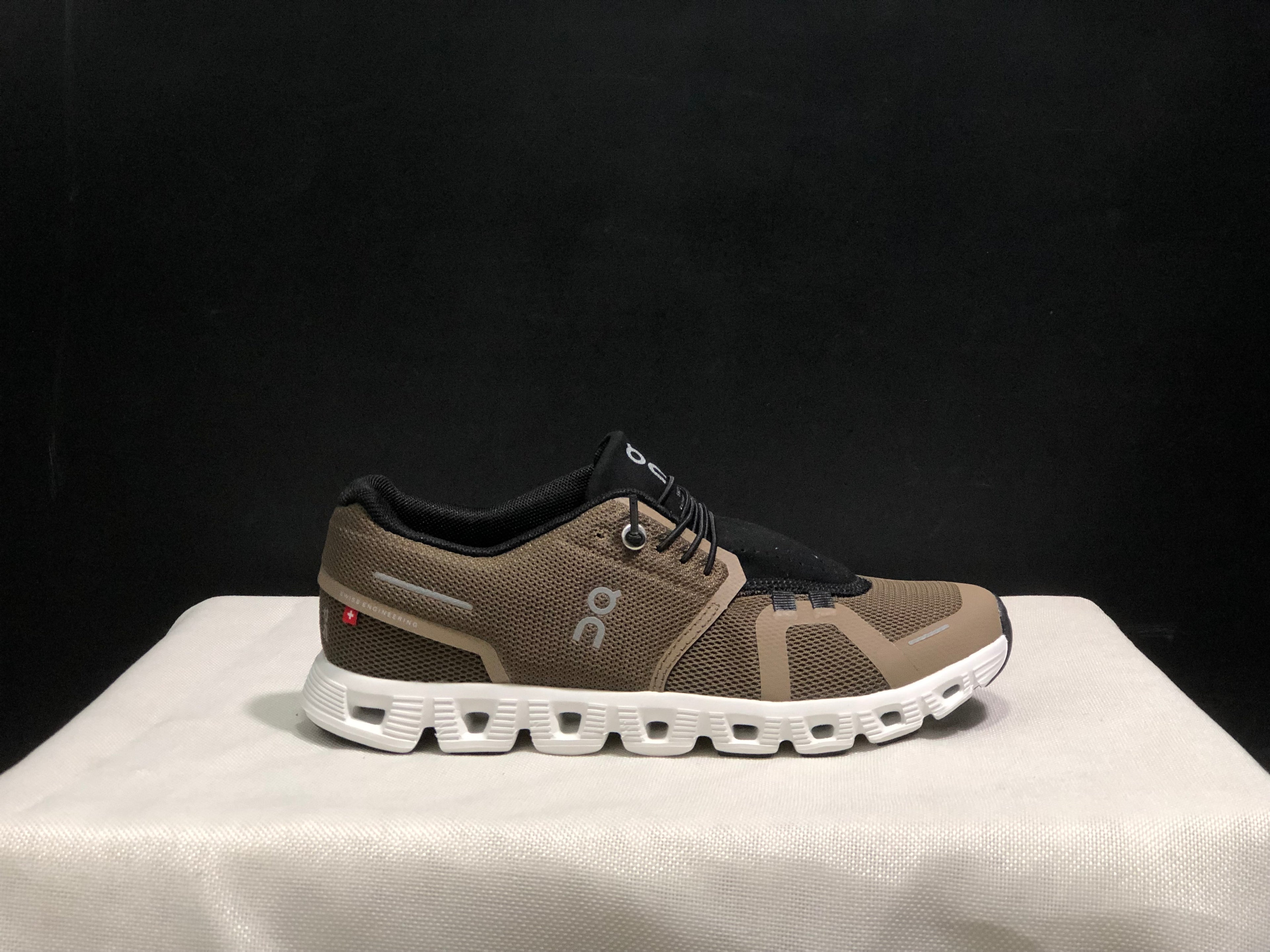 On Running Cloud 5 Lightweight Running Shoes Brown/Black