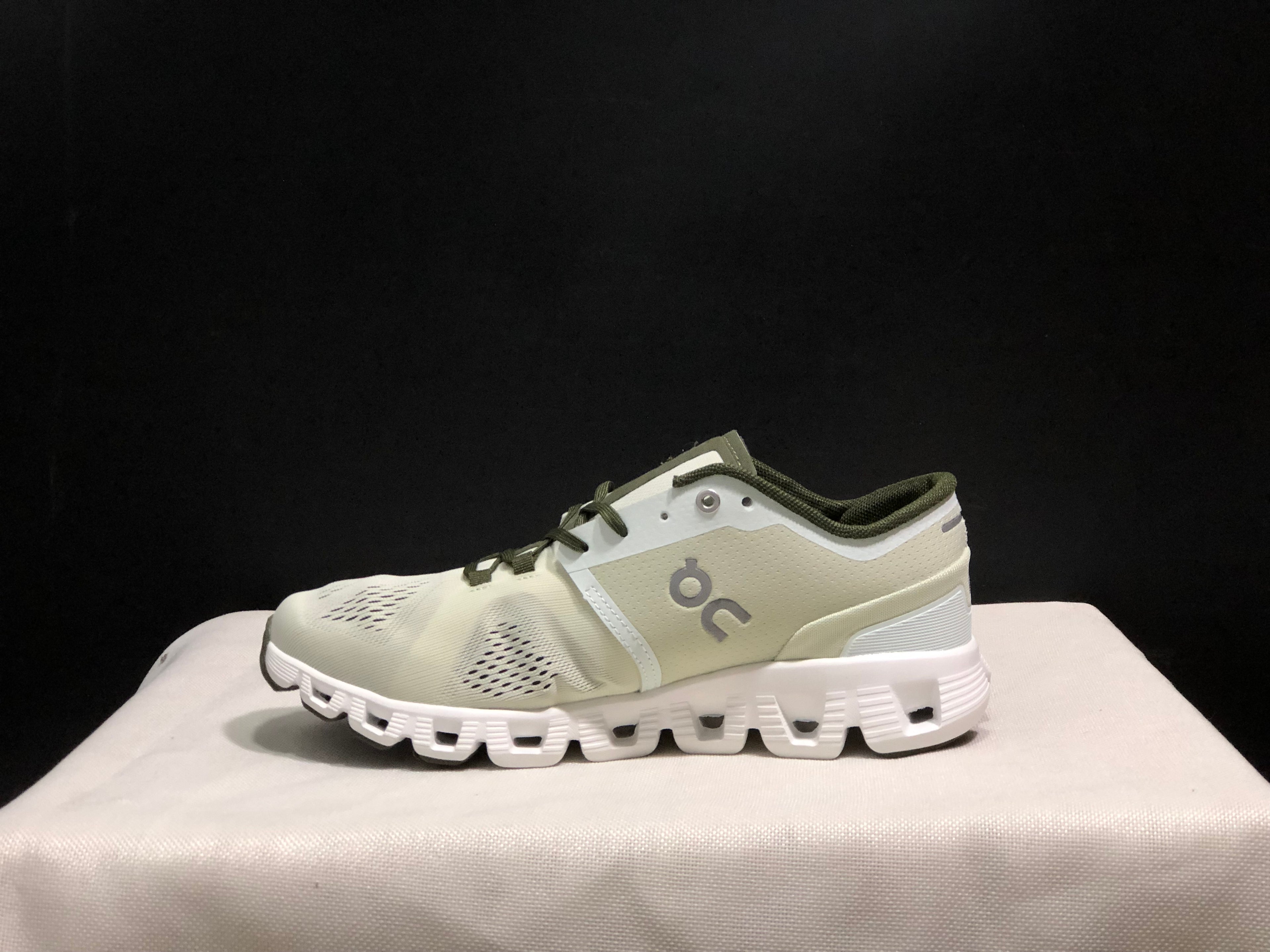 On Running Cloud X Lightweight Running Shoes Aloe Green