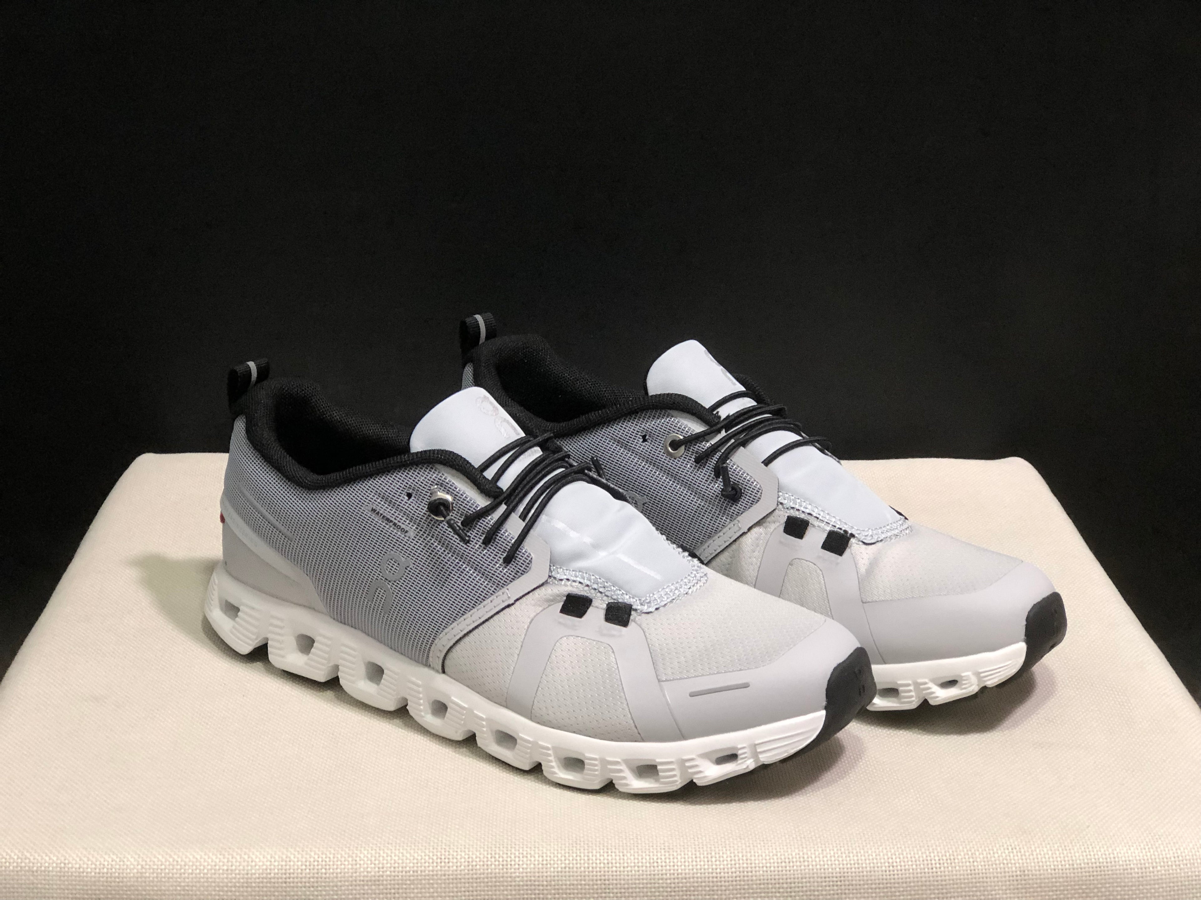 On Running Cloud 5 Lightweight Running Shoes Grey