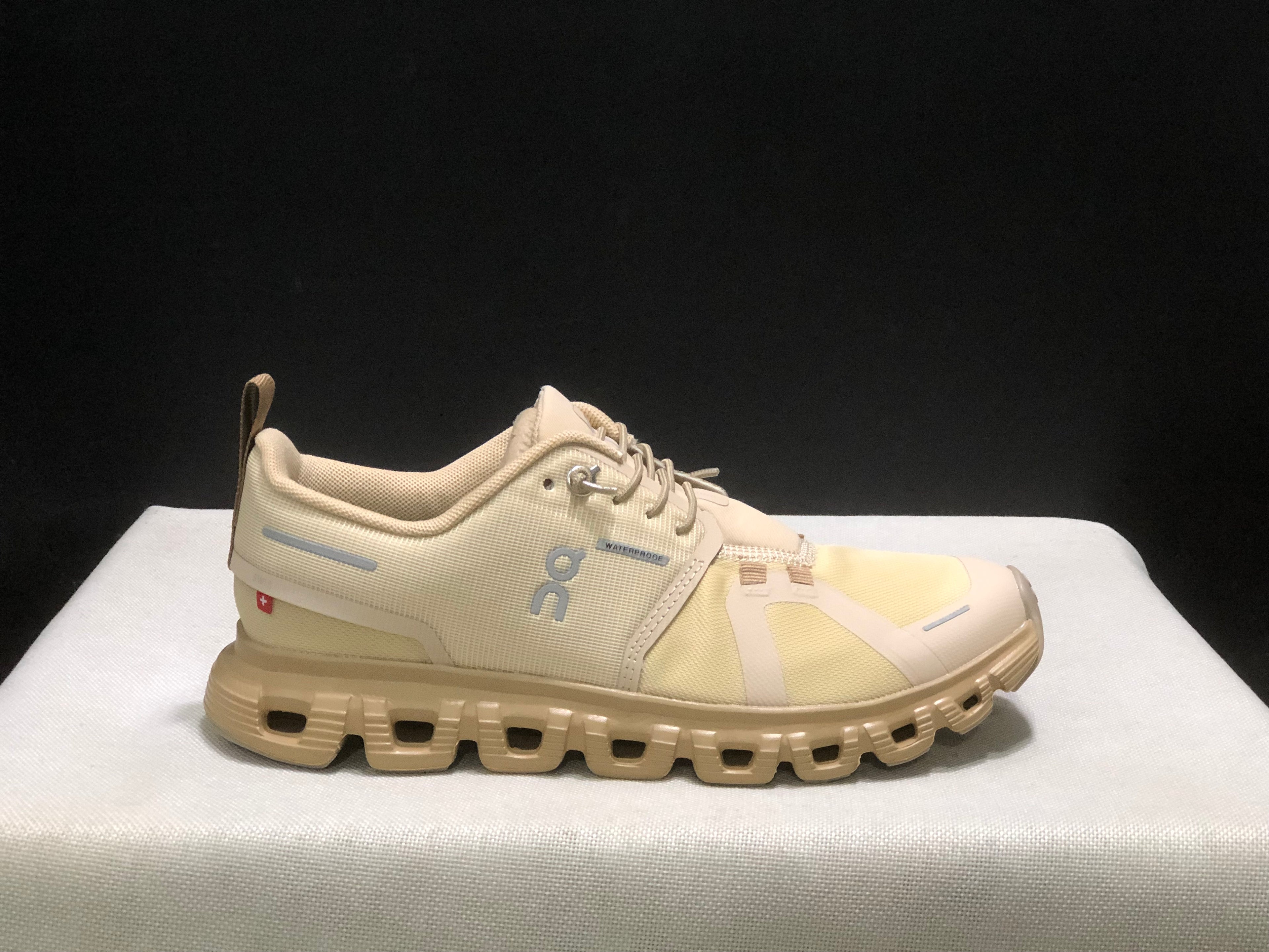 On Running Cloud 6 Casual Life Shoes Light Yellow