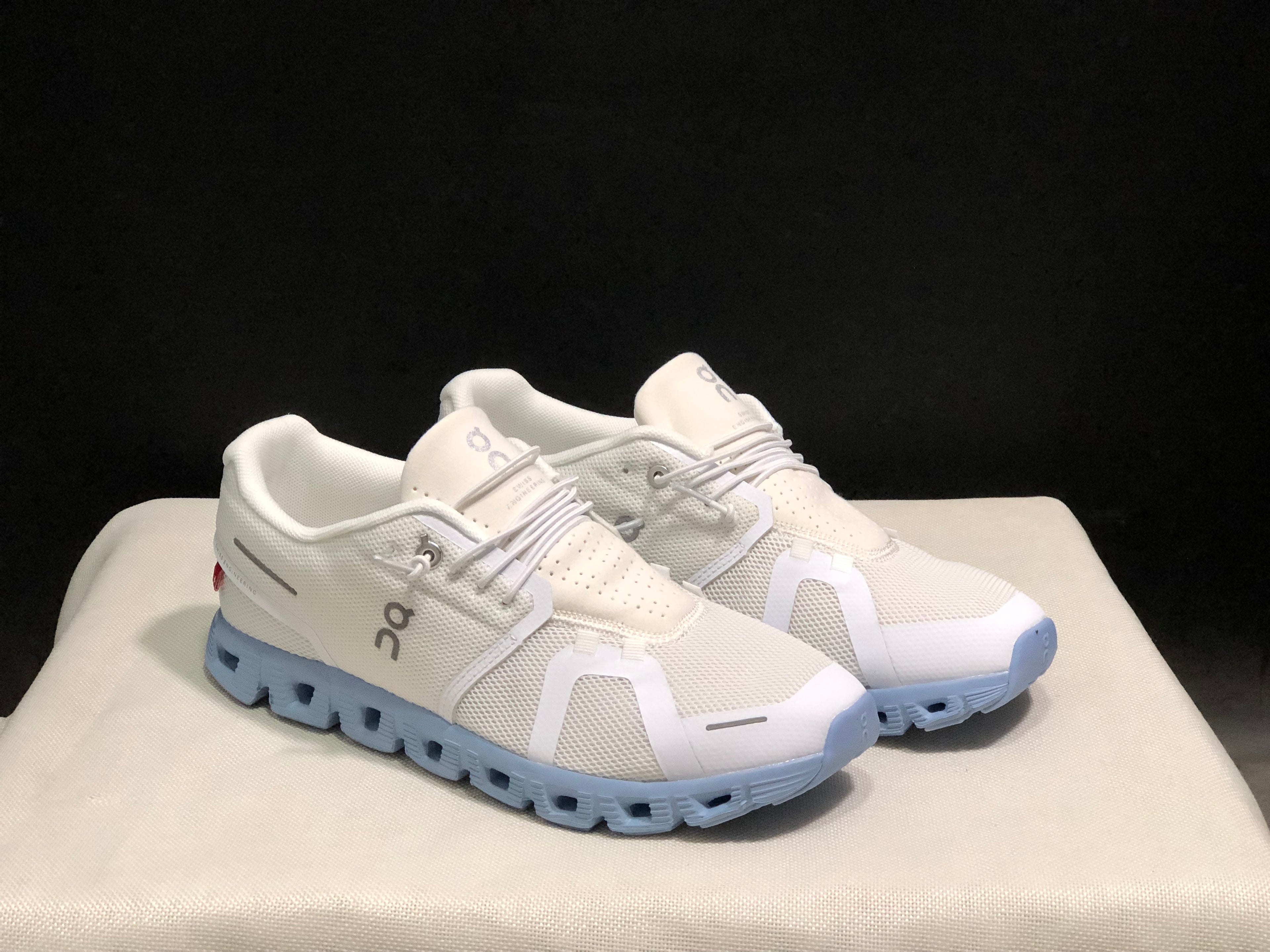 On Running Cloud 5 Lightweight Running Shoes Magnolia Alba
