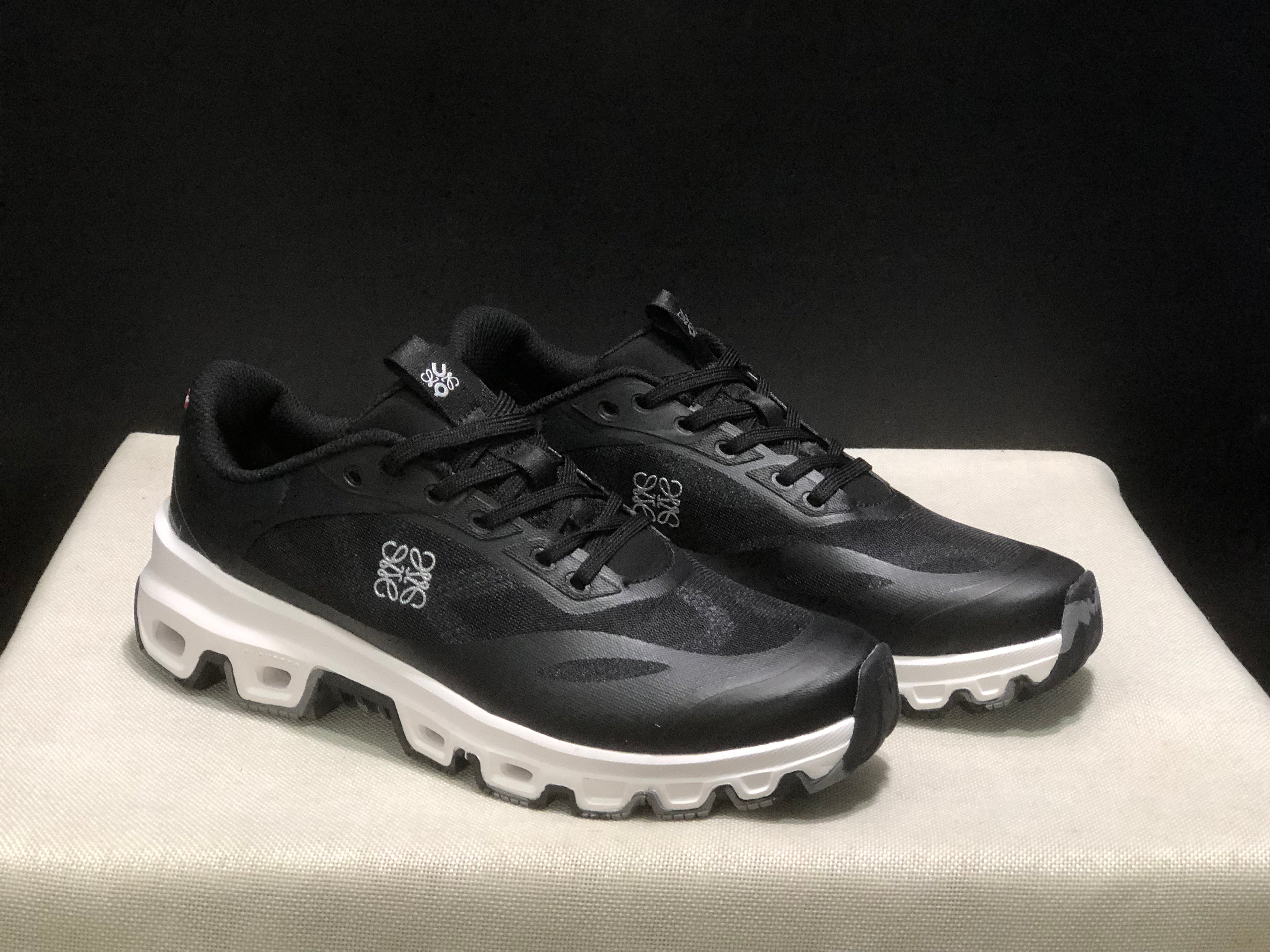LOEWE x On Running Cloudventure 2.0 Black/White Running Shoes Co-Signed Edition