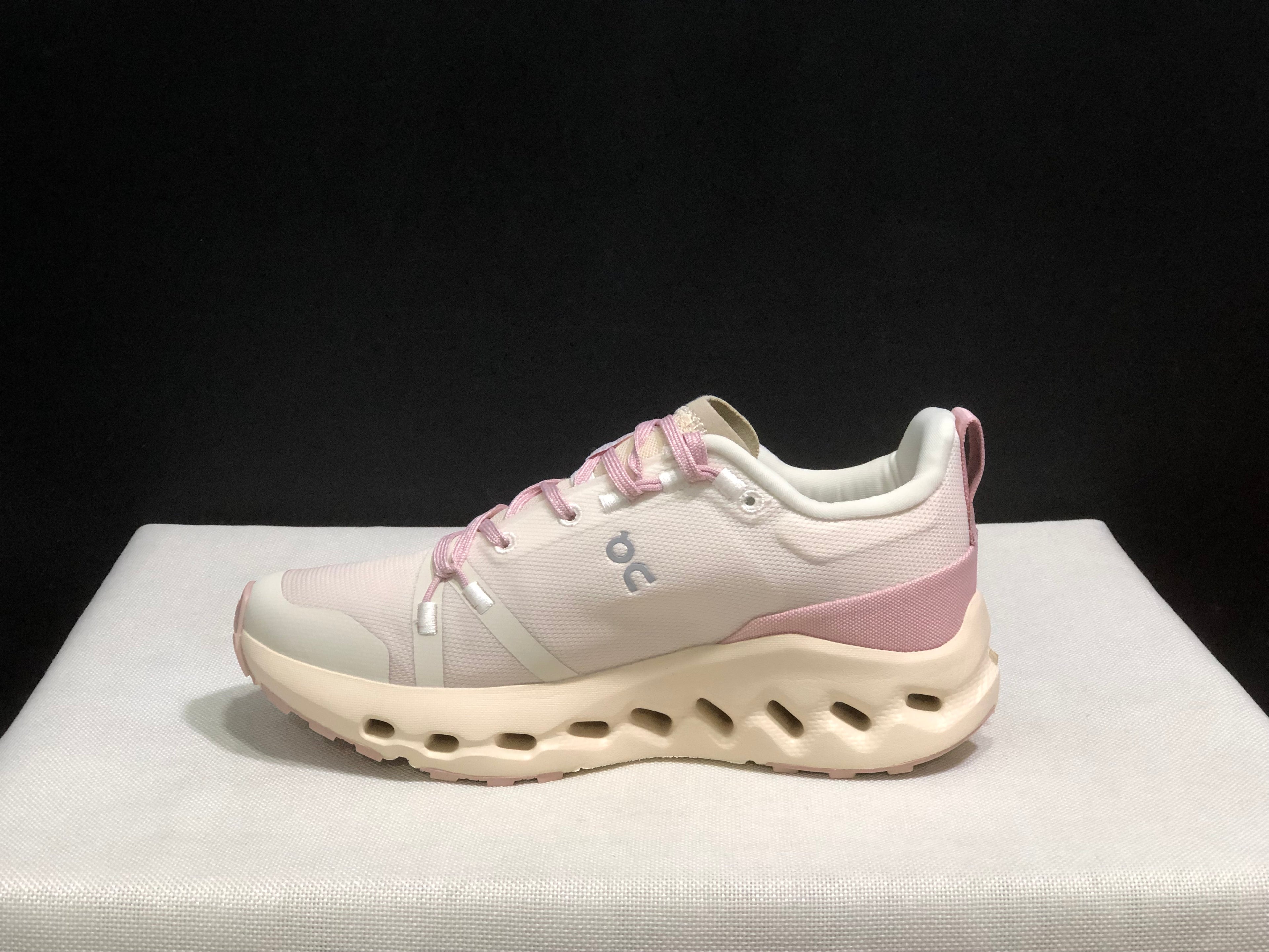On Running Cloudsurfer 2 Comfortable Running Shoes Beige/Pink