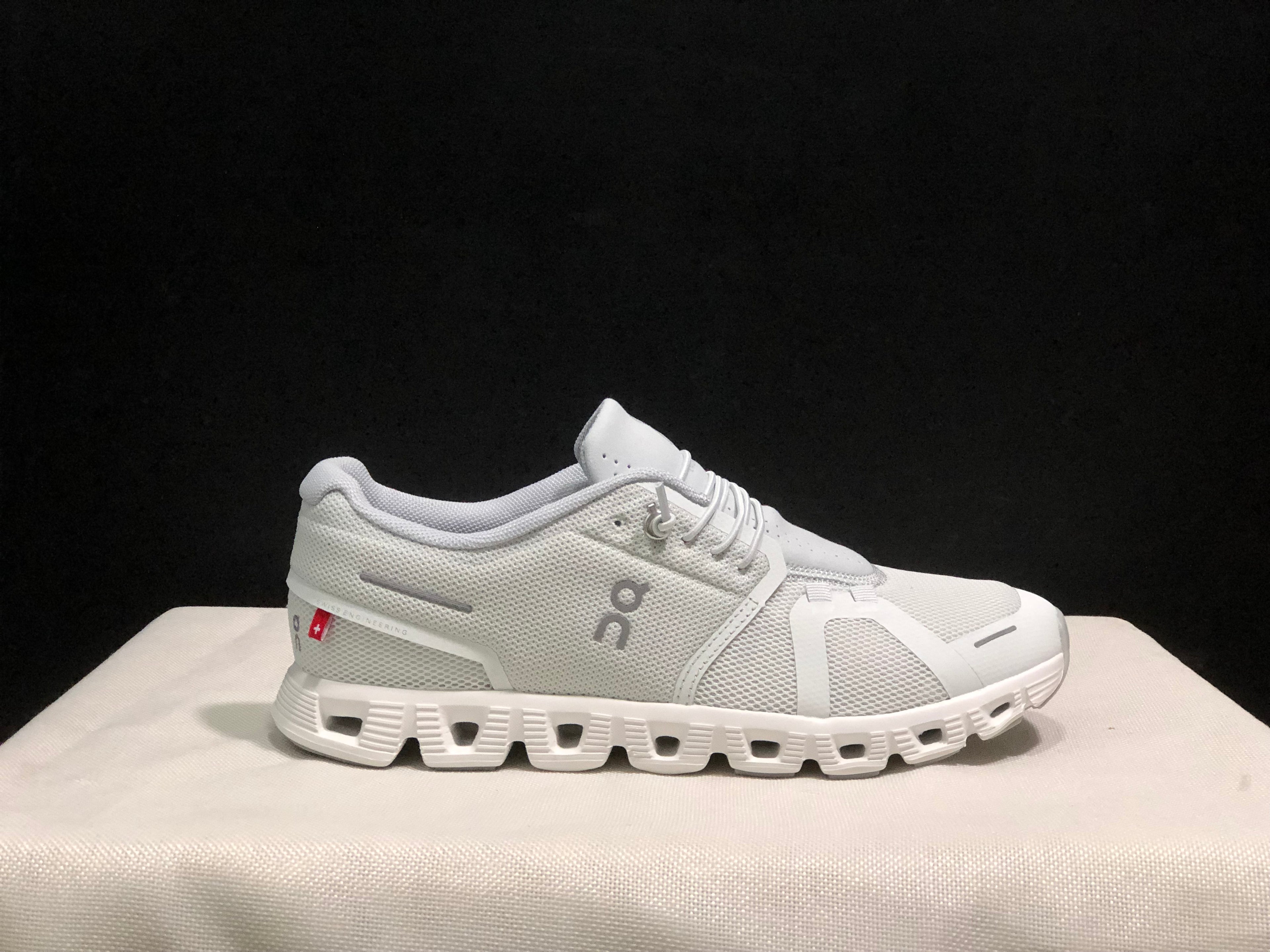 On Running Cloud 5 Lightweight Running Shoes White Asphait