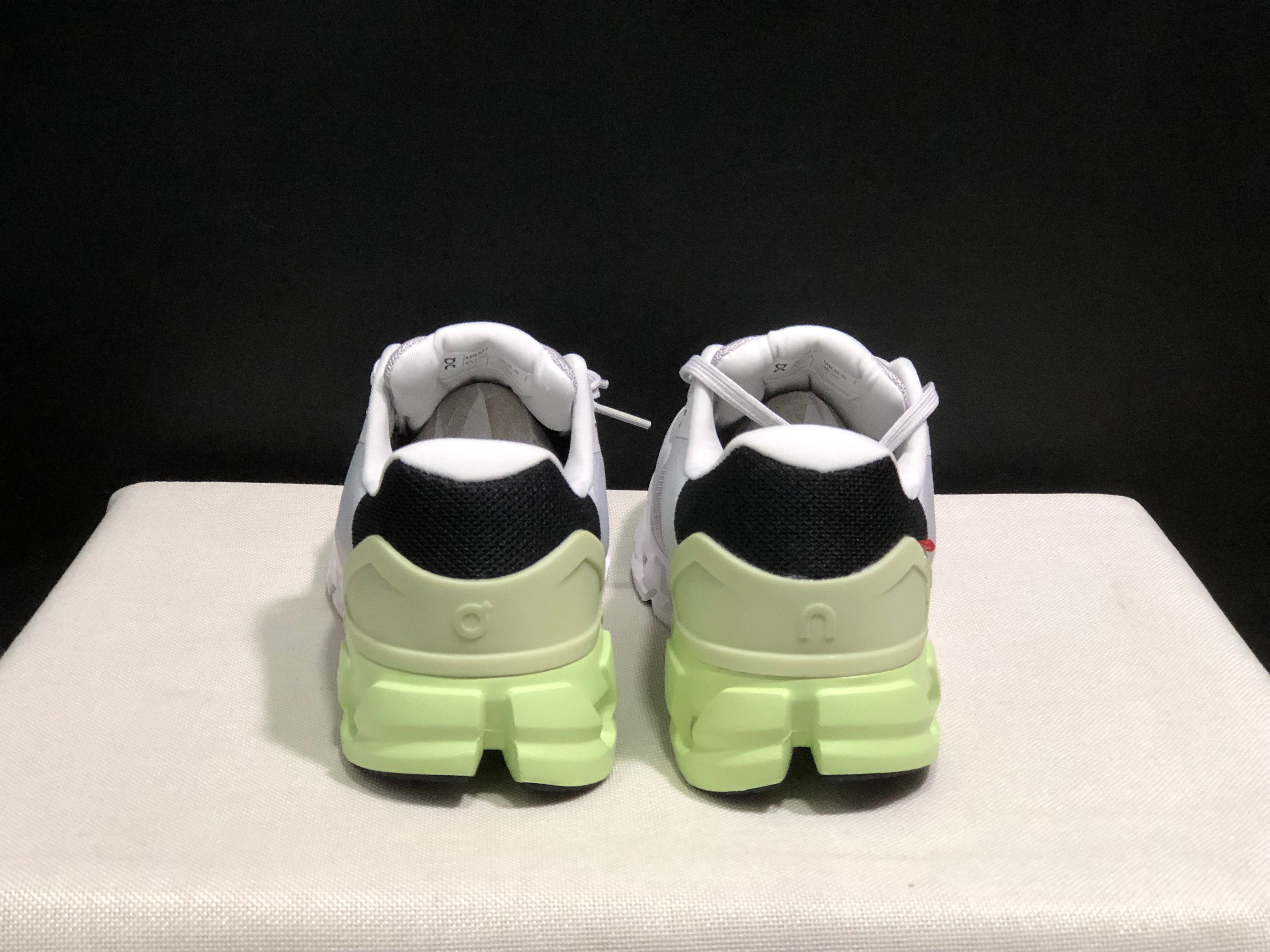 On Running Cloudflow 4 Shock-Absorbing And Wear-Resistant Running Shoes Glacler/Meadow