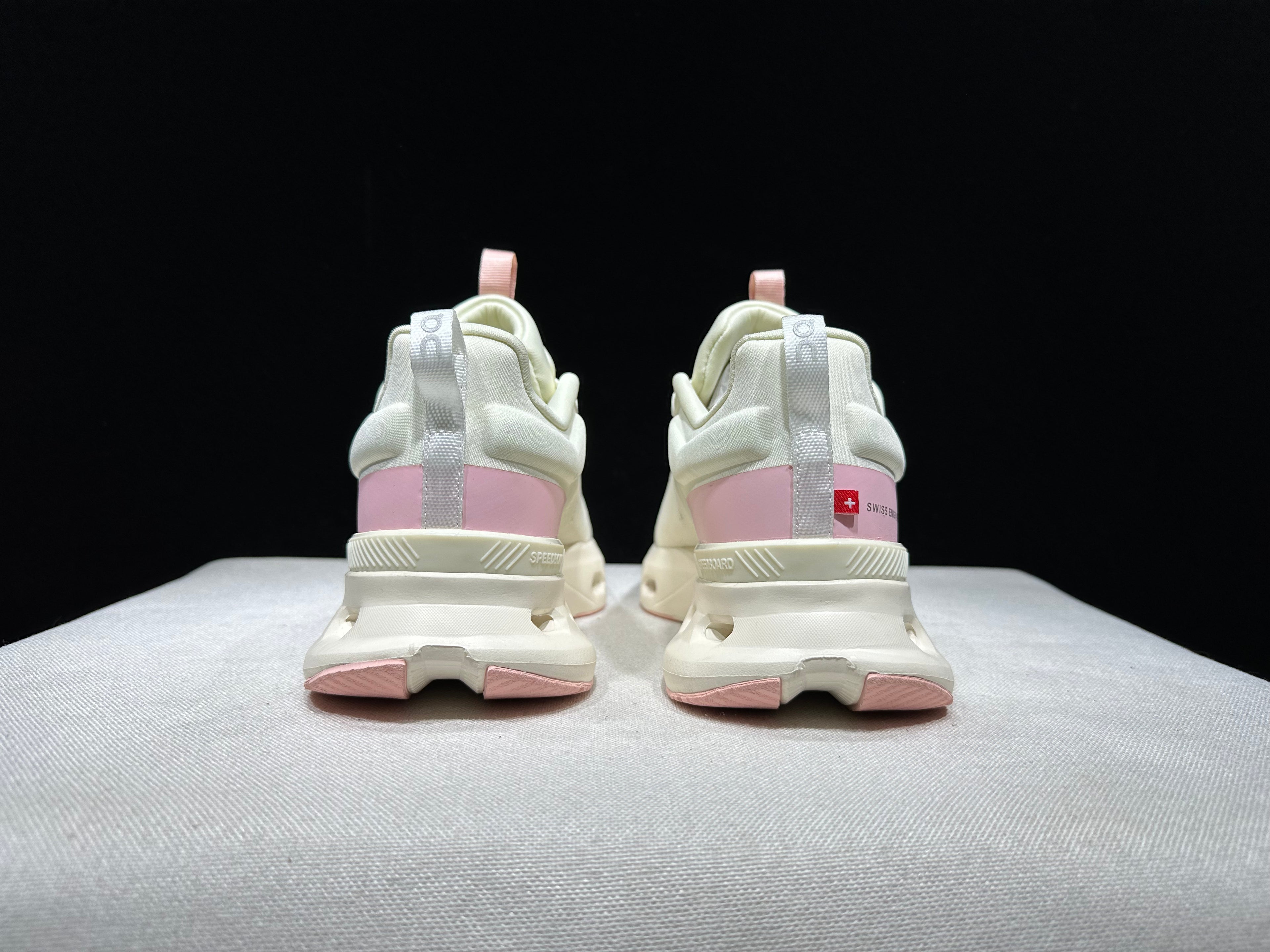 On Running Cloudnova X Comfortable Running Shoes Ivory/Pink