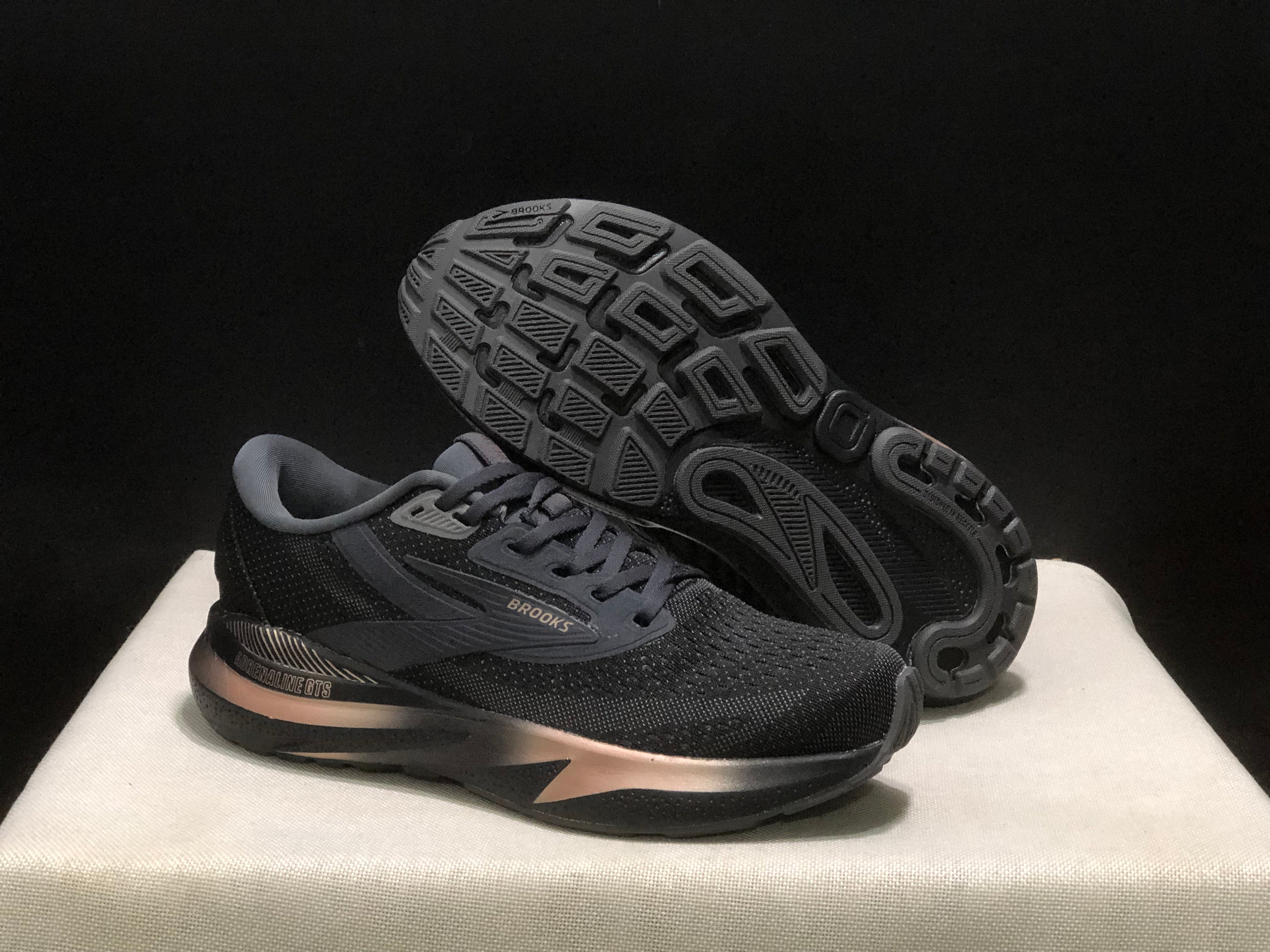 Brooks Adrenaline GTS 24 Casual Running Shoes Black/Gold