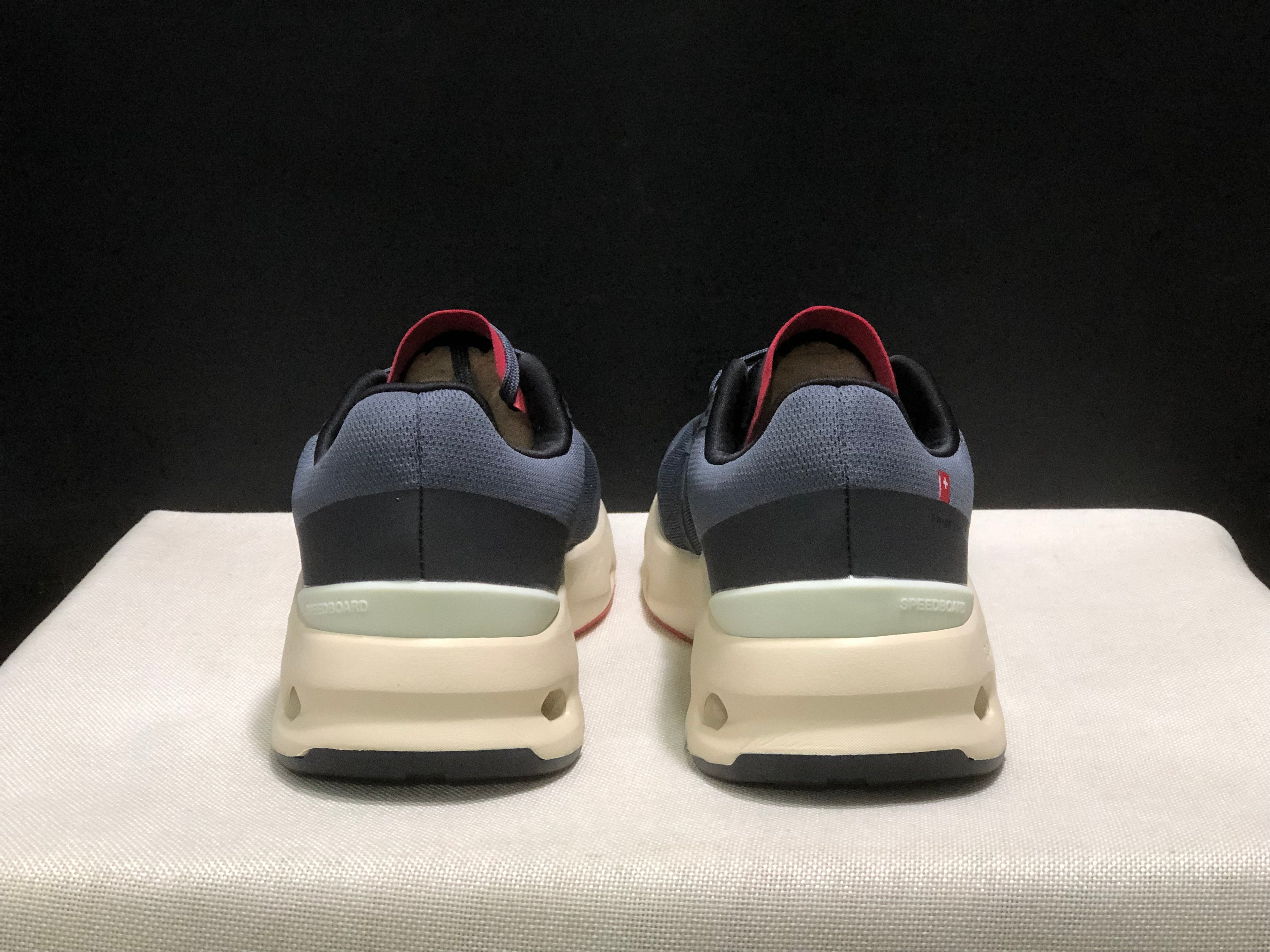 On Running Cloudpulse Comfortable Running Shoes Dark Grey/Red