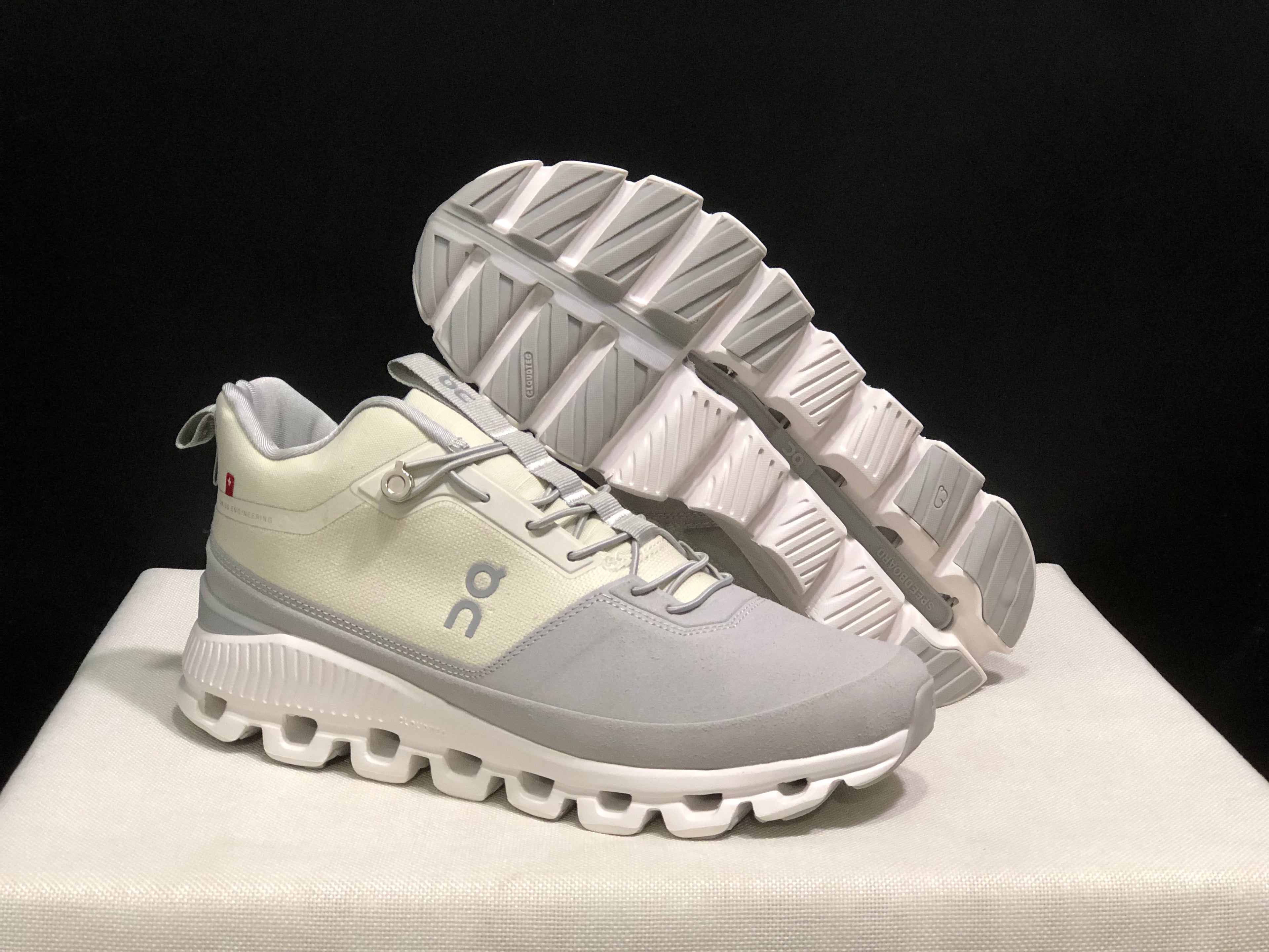 On Running Cloud Hi Edge Outdoor Training Running Shoes Beige/Light Grey