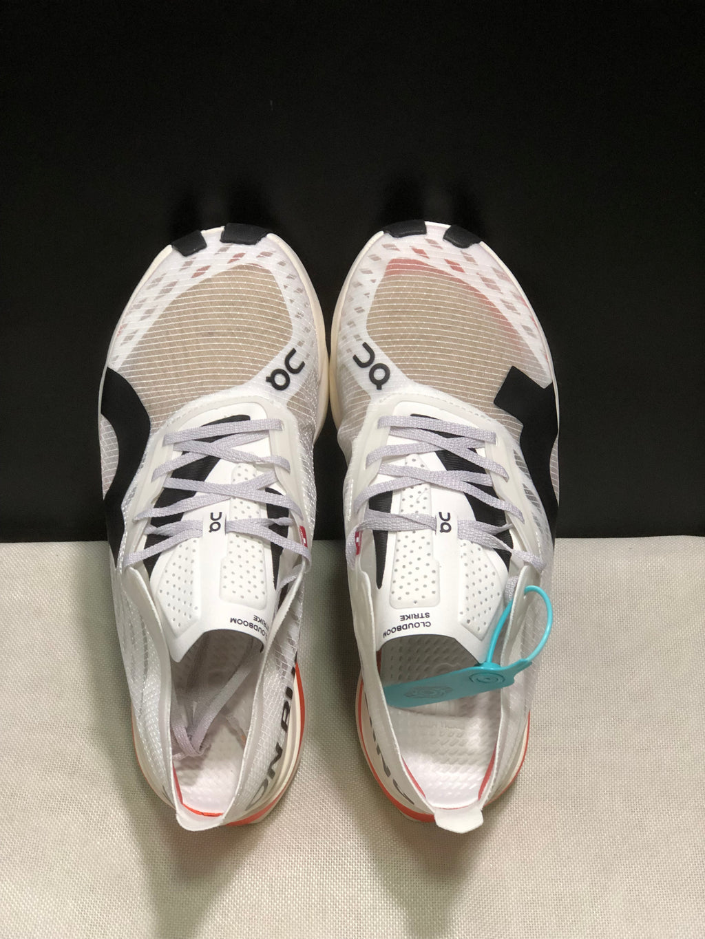 On Running Cloudspike Amplius Shock-Absorbing And Wear-Resistant Marathon Road Running Shoes White